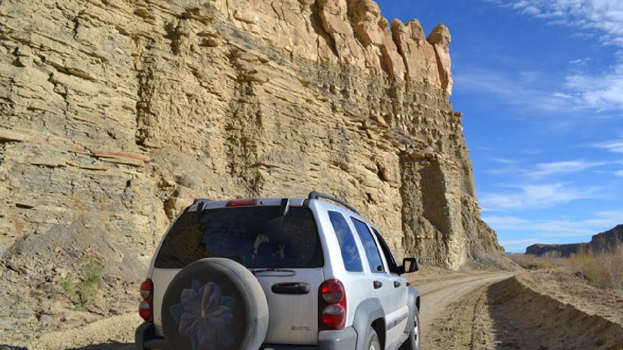 7 essential items to have in your vehicle during a backcountry journey