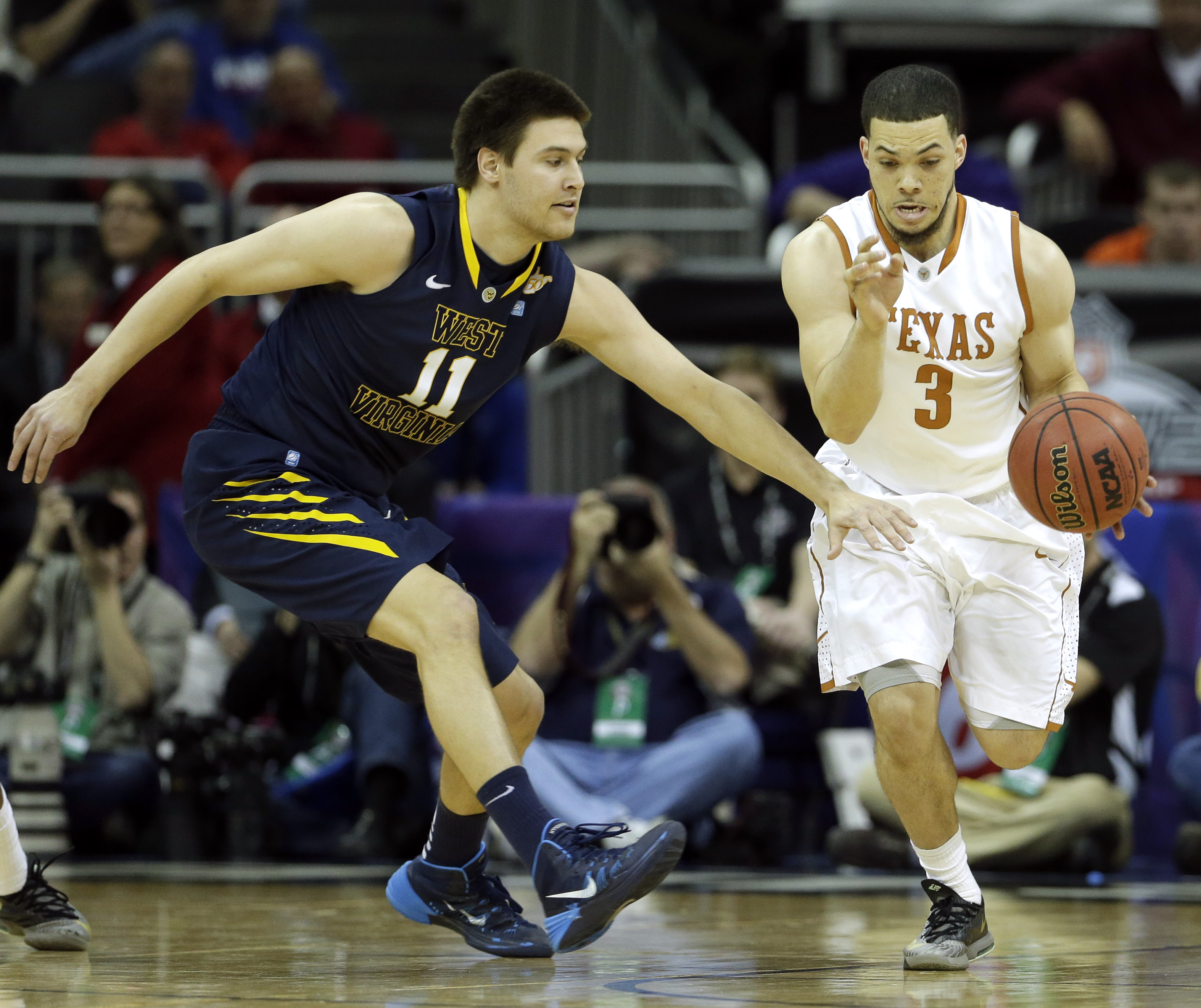 Texas romps past West Virginia 66-49 in Big 12s