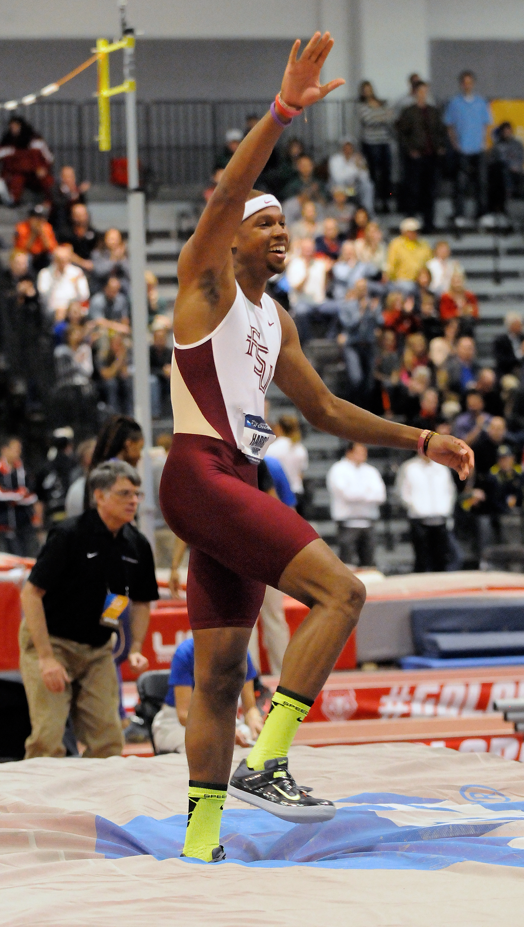Texas' Petrillose breaks college pole vault mark