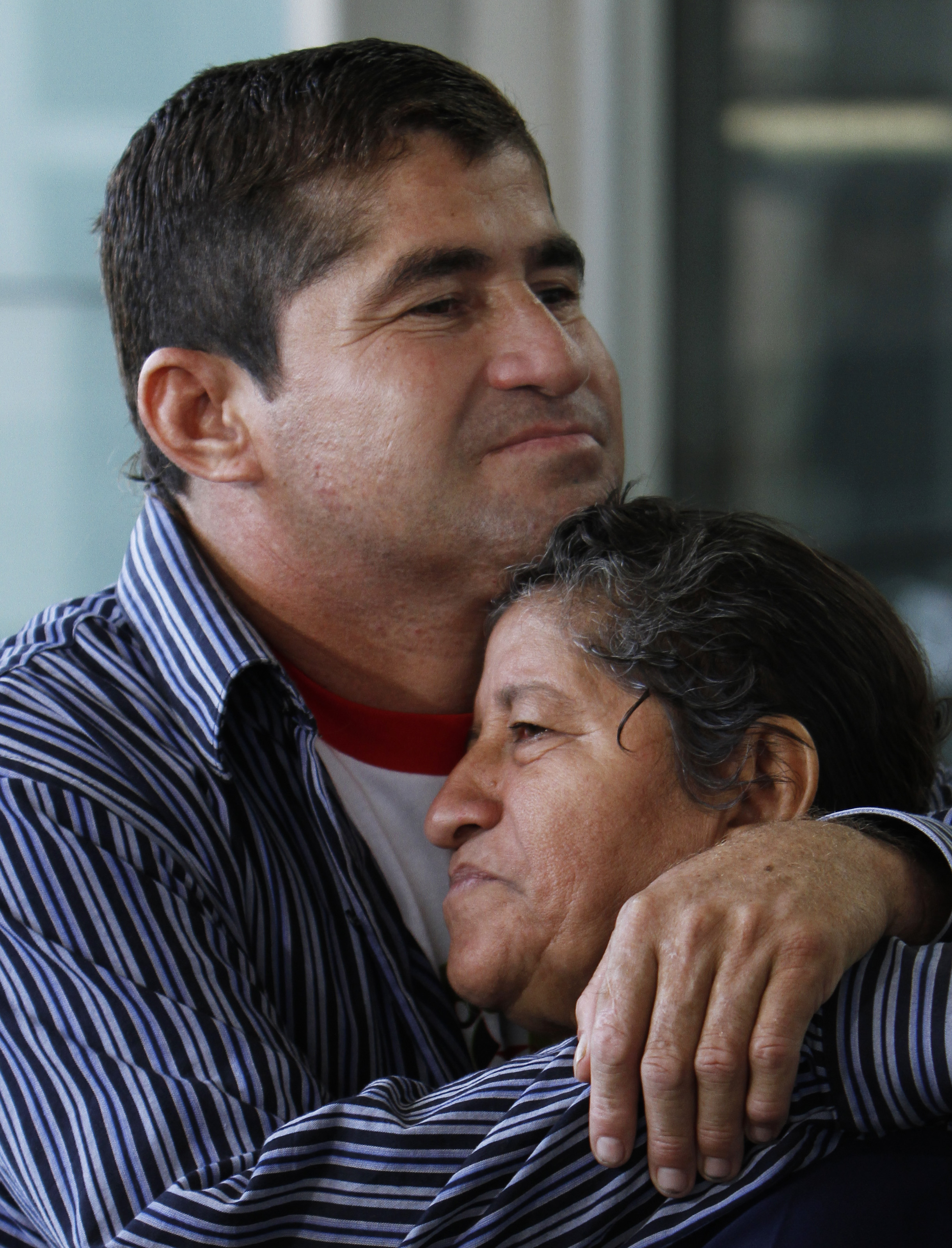 Salvadoran sea survivor meets companion's mother
