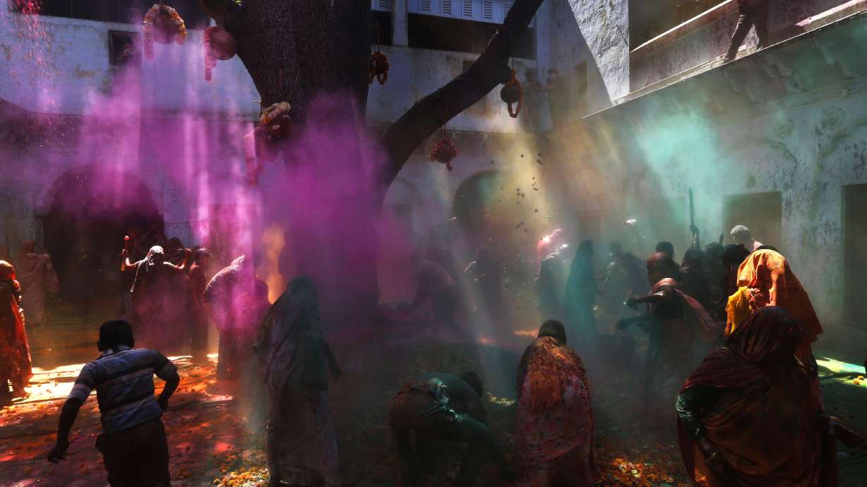 AP PHOTOS: Hindus celebrate Holi in burst of color