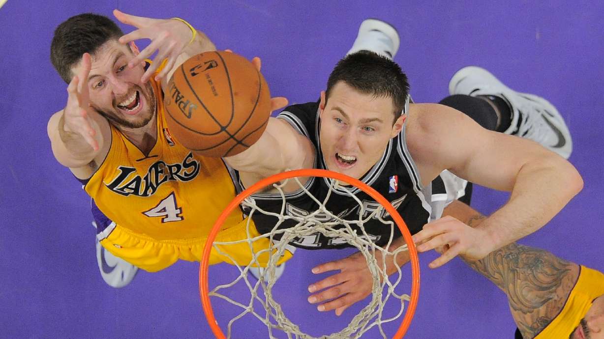 Spurs win 11th straight, 125-109 over LA Lakers