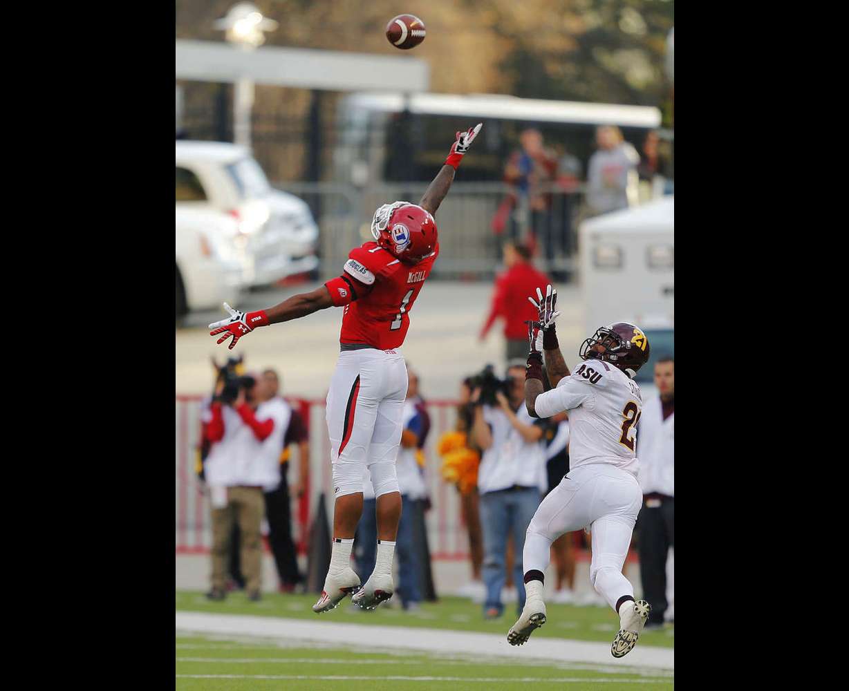 Utah Utes defensive back Keith McGill (1) defends Arizona State Sun
Devils wide receiver Jaelen Strong (21) in Salt Lake City Saturday, Nov.
9, 2013. Arizona State won 20-19. (Submission date: 11/09/2013)