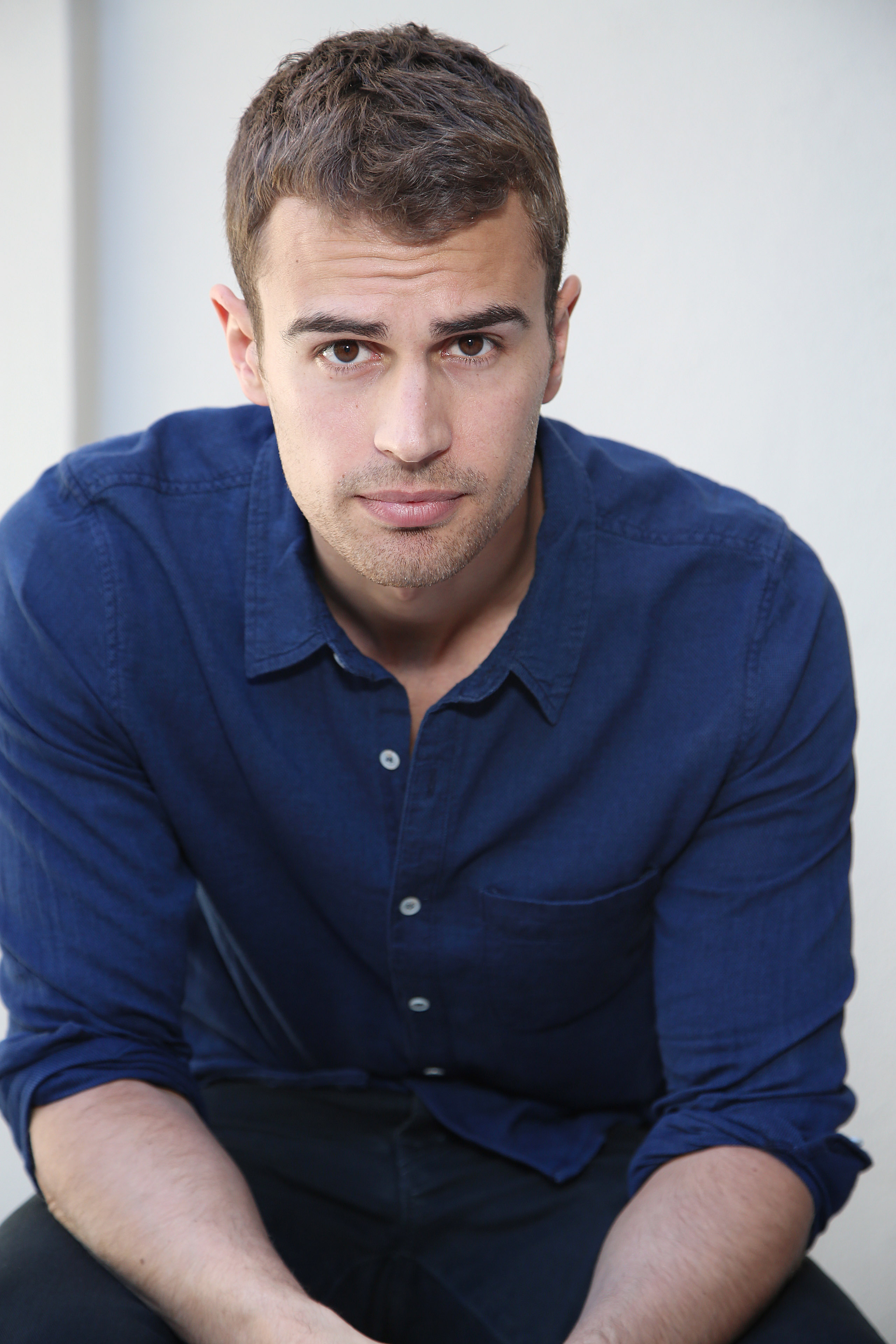 'Divergent's' Theo James a fresh Hollywood flame