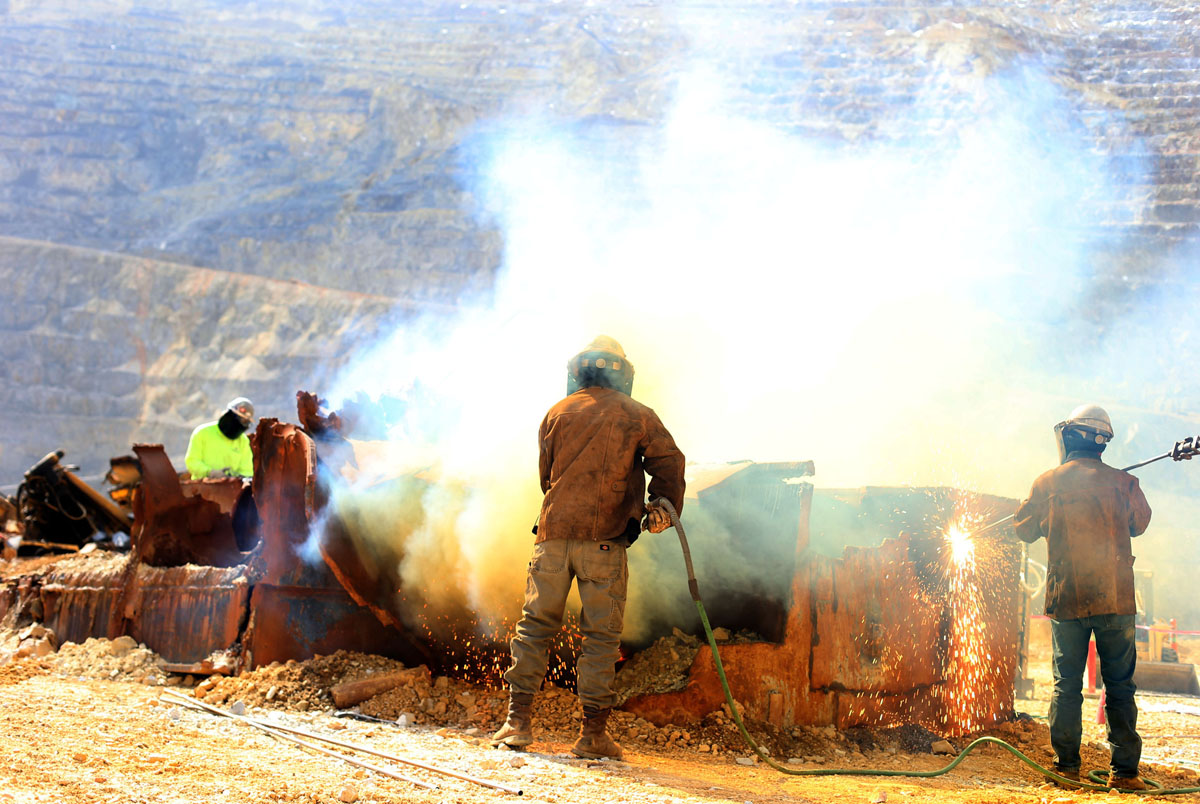 Kennecott moves tons of dirt to excavate equipment