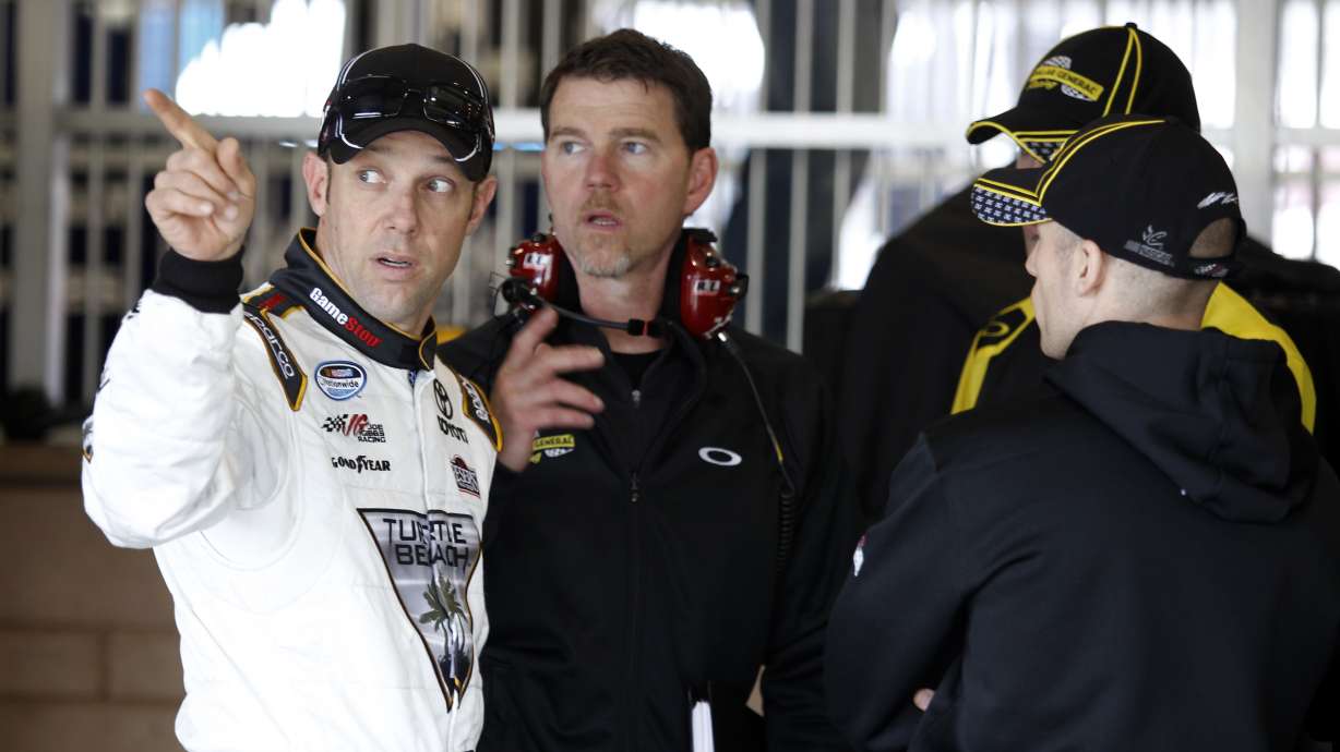 Hamlin, Logano back at Fontana after fateful wreck