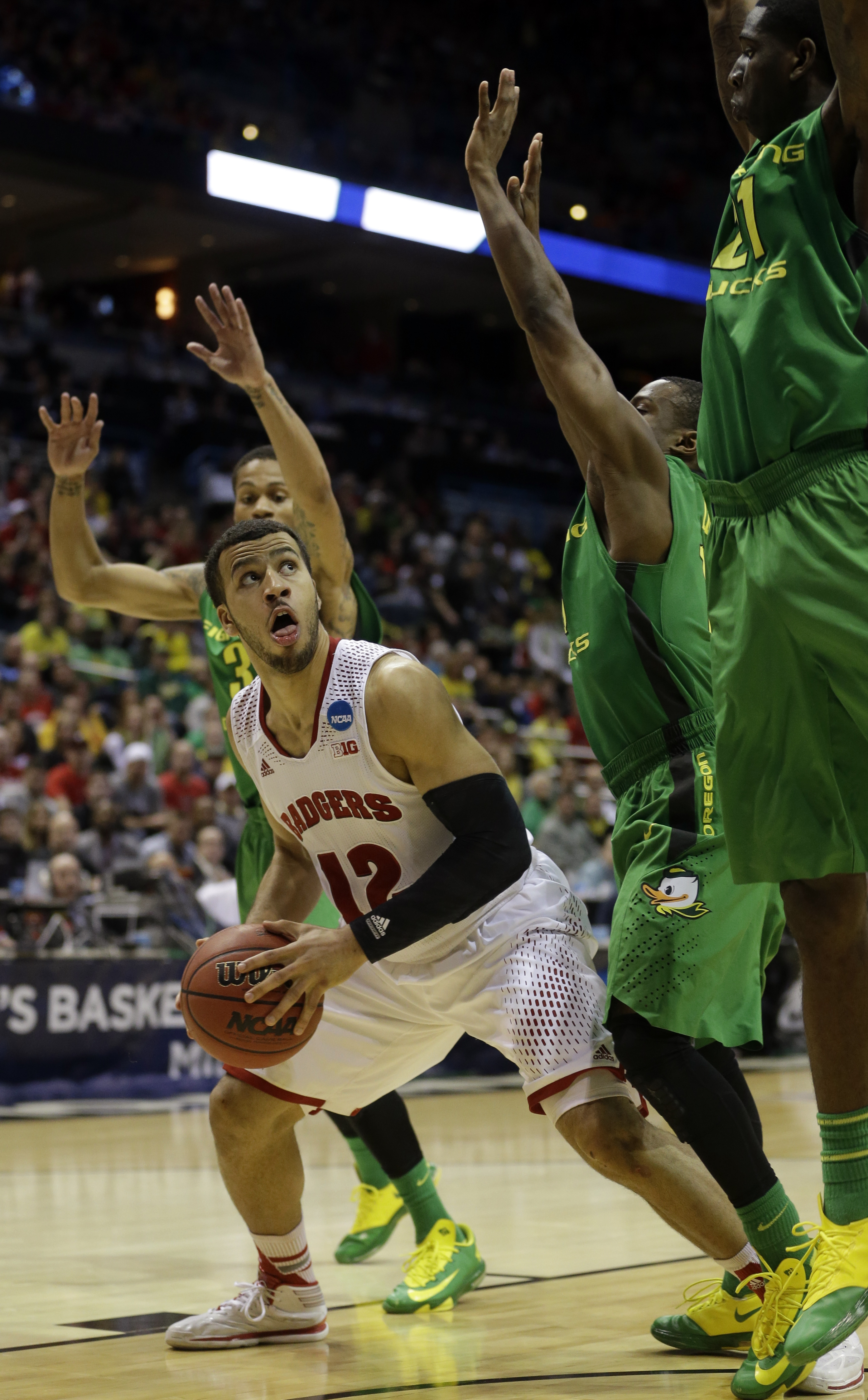 Wisconsin toughs out run to Sweet 16