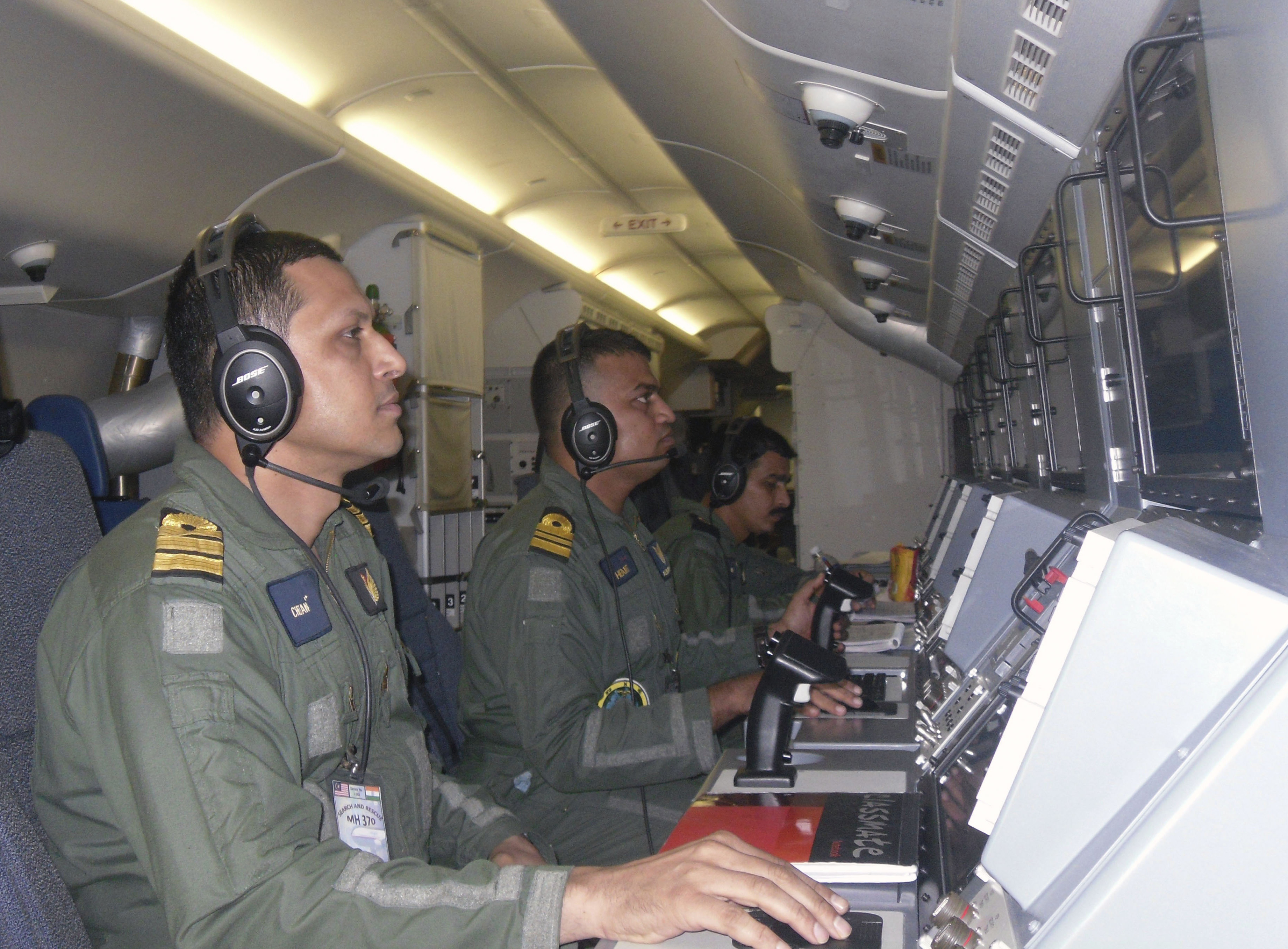 Race is on to find Malaysia airliner's black boxes