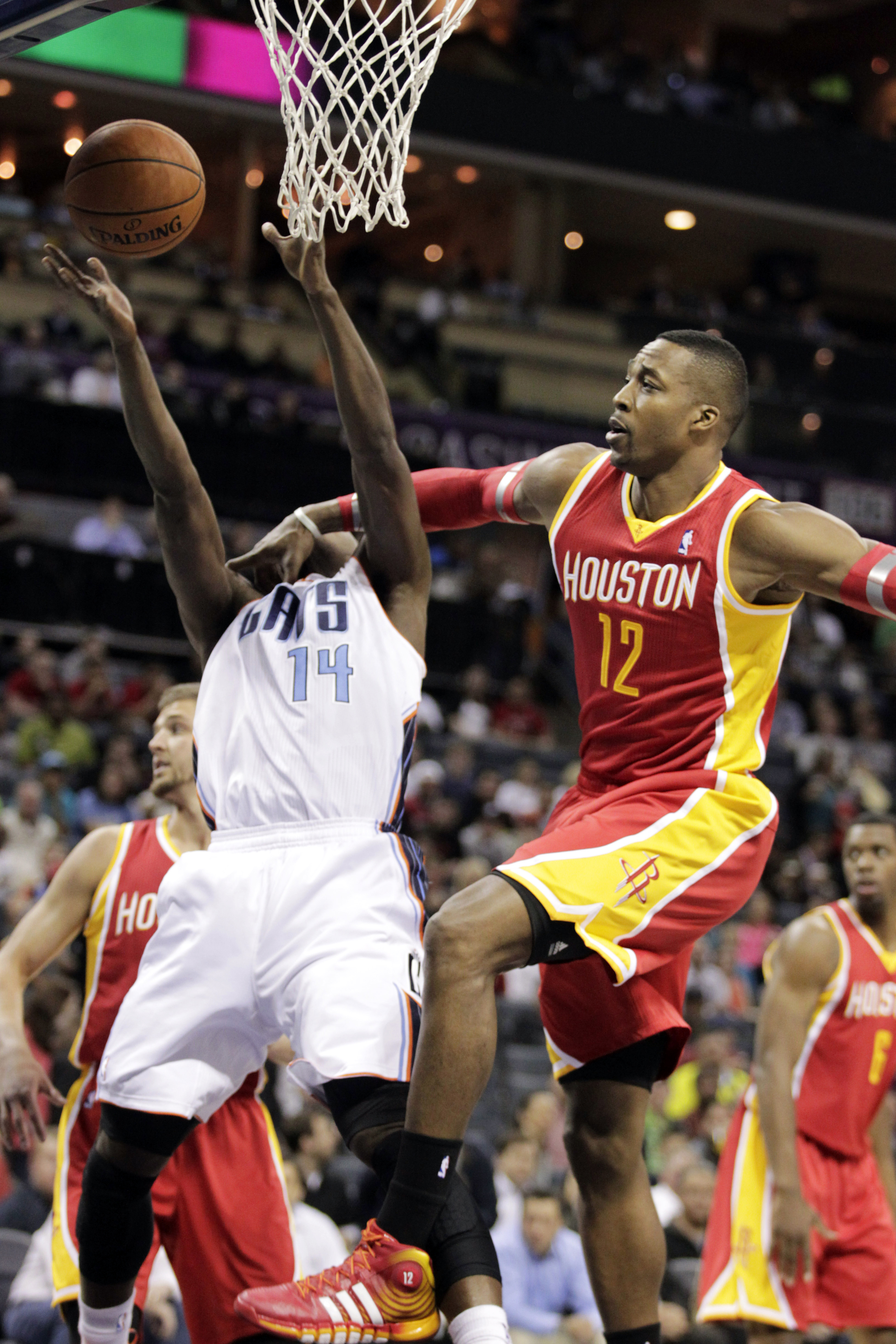 Harden scores 31, Rockets top Bobcats 100-89