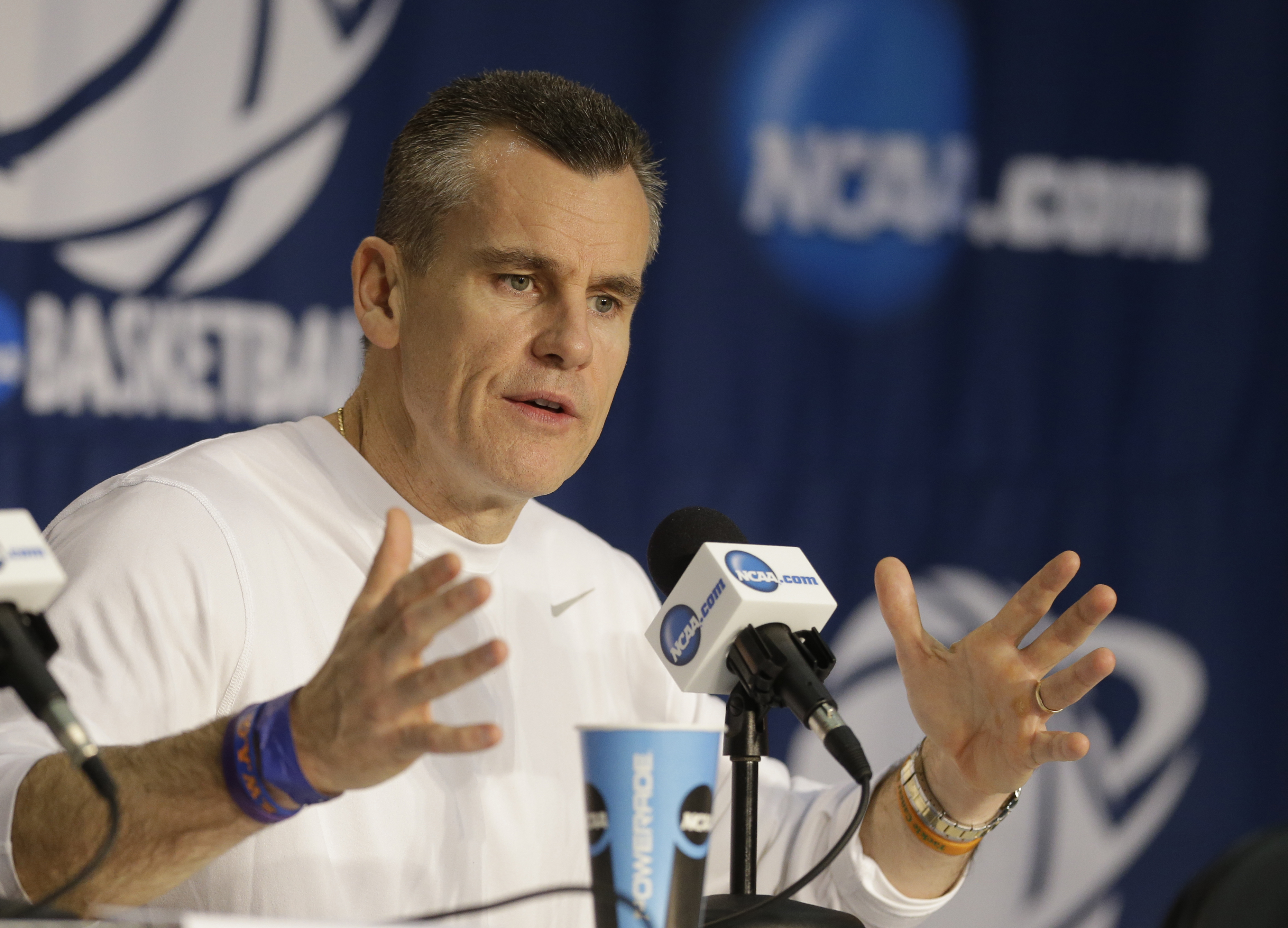 Column: Everyone profits but the players in NCAA