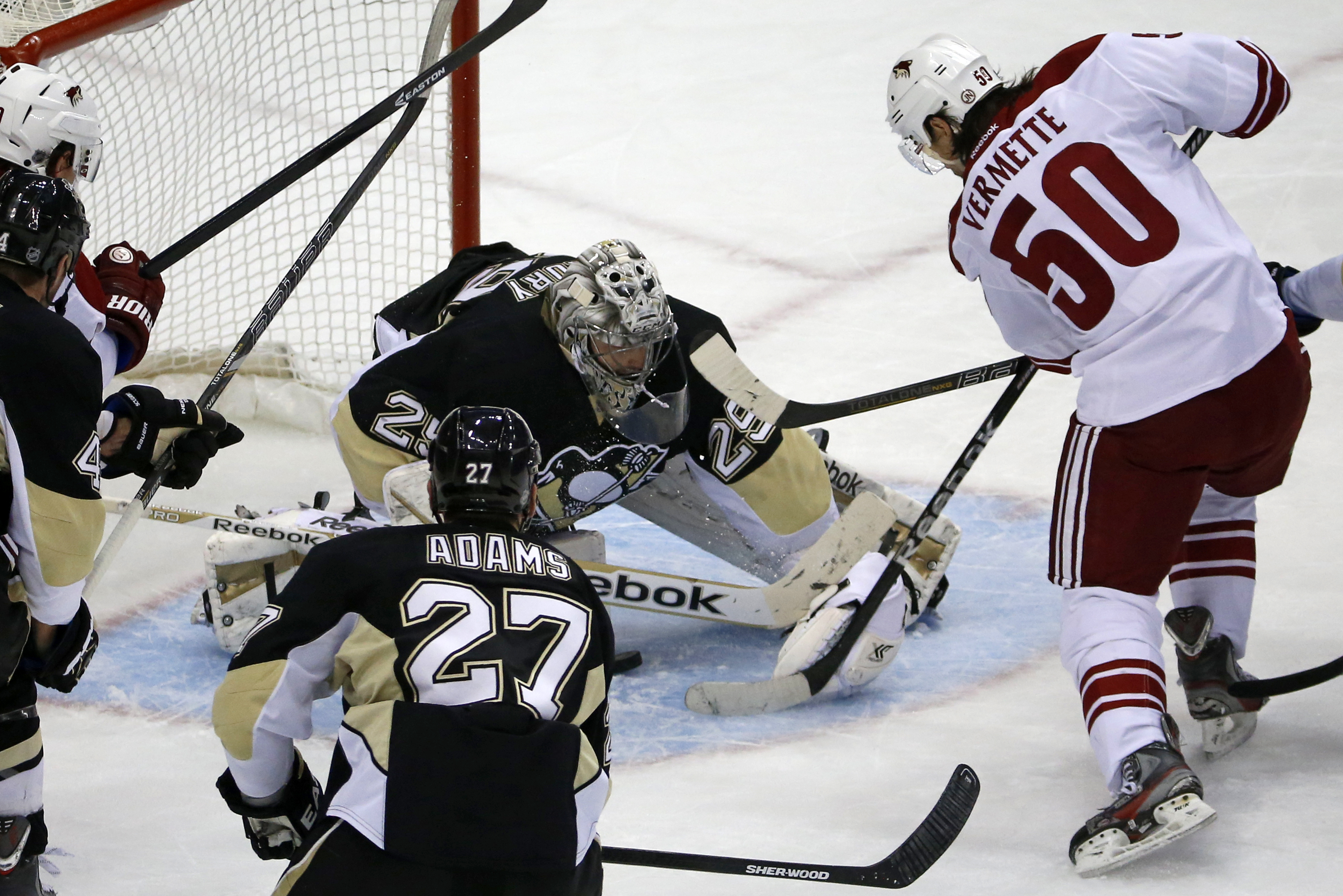 Coyotes stun erratic Penguins 3-2