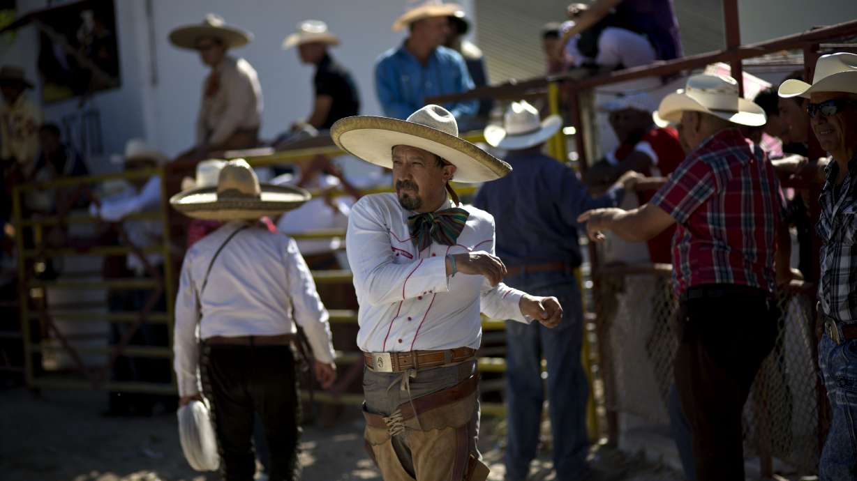 AP PHOTOS: Horses dance, bulls buck at Cuba rodeo