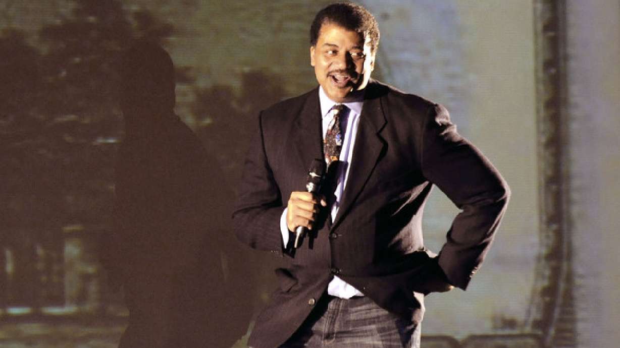 Science 'rock star' wows crowd at sold-out U. lecture