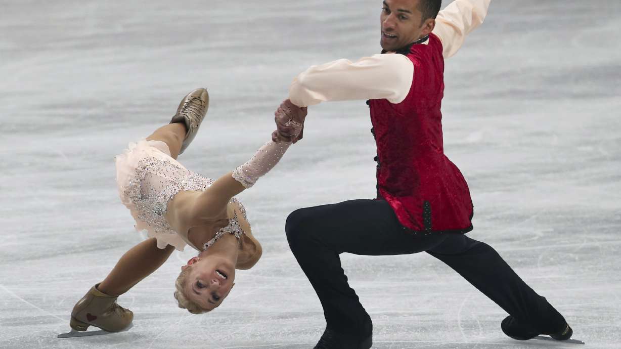 Savchenko, Szolkowy win pairs event at worlds