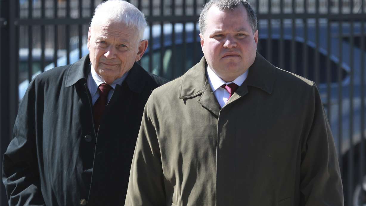 Ex-Illinois judge gets 2-year term in drug scandal