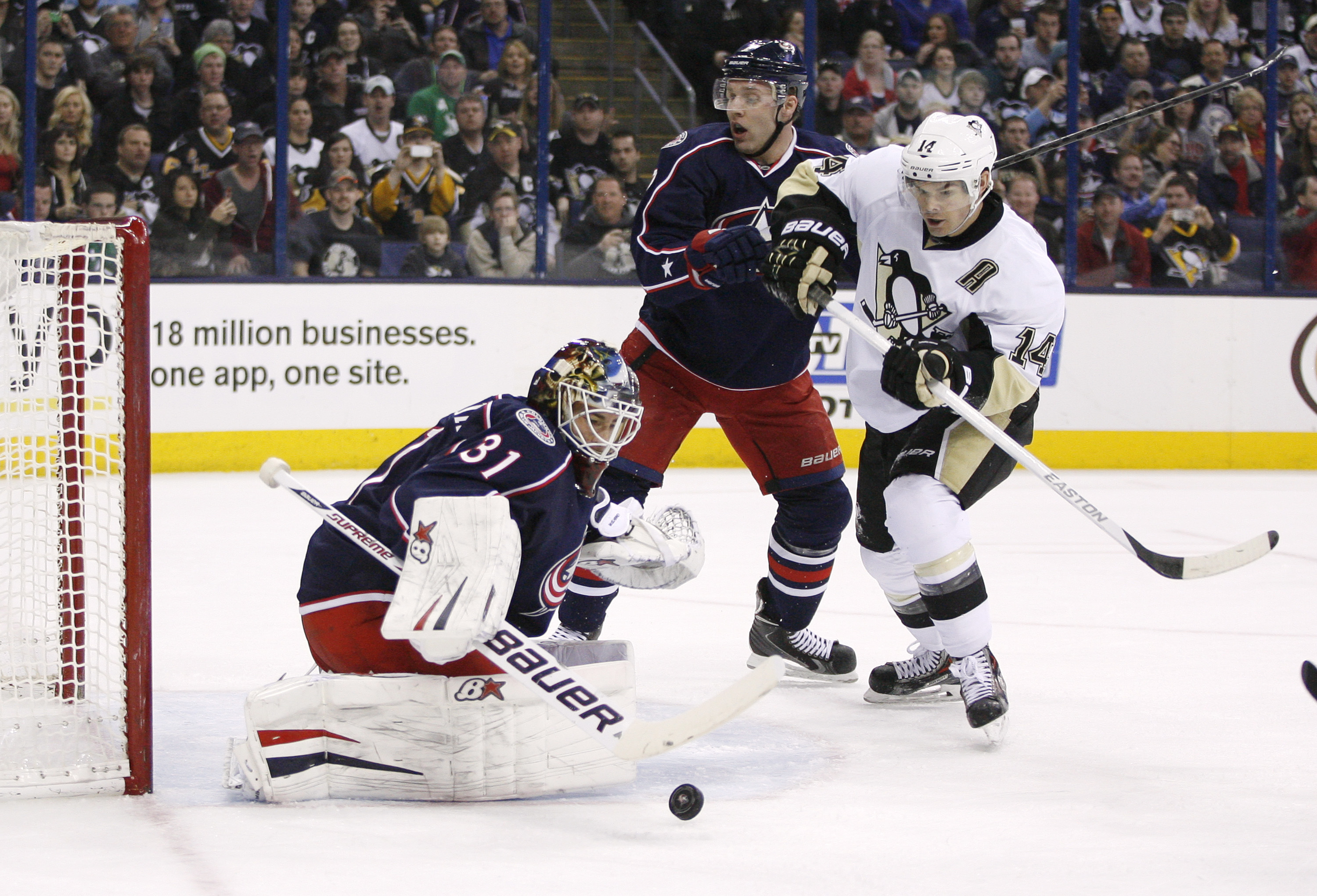 Penguins clinch playoff spot with 2-1 win