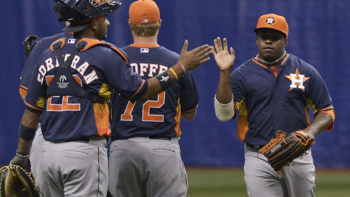 Carter homers, Astros top Rangers 6-5 in Alamodome