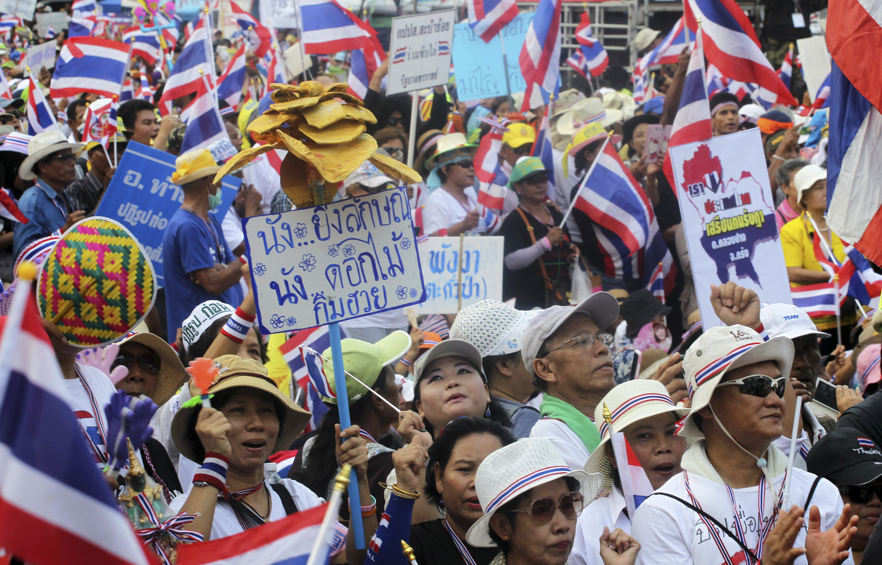 Thousands march in Thai capital against government