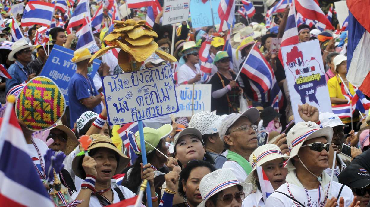 Thousands march in Thai capital against government