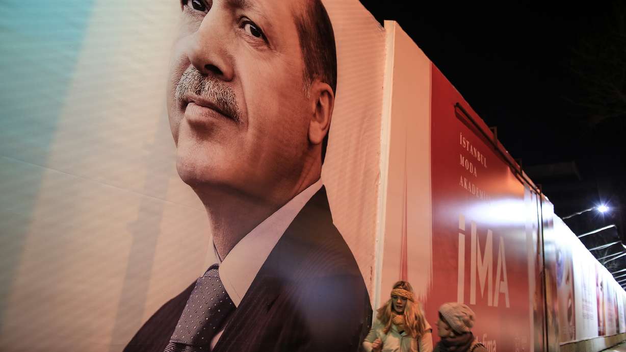 Turkish court backs Twitter but site still blocked