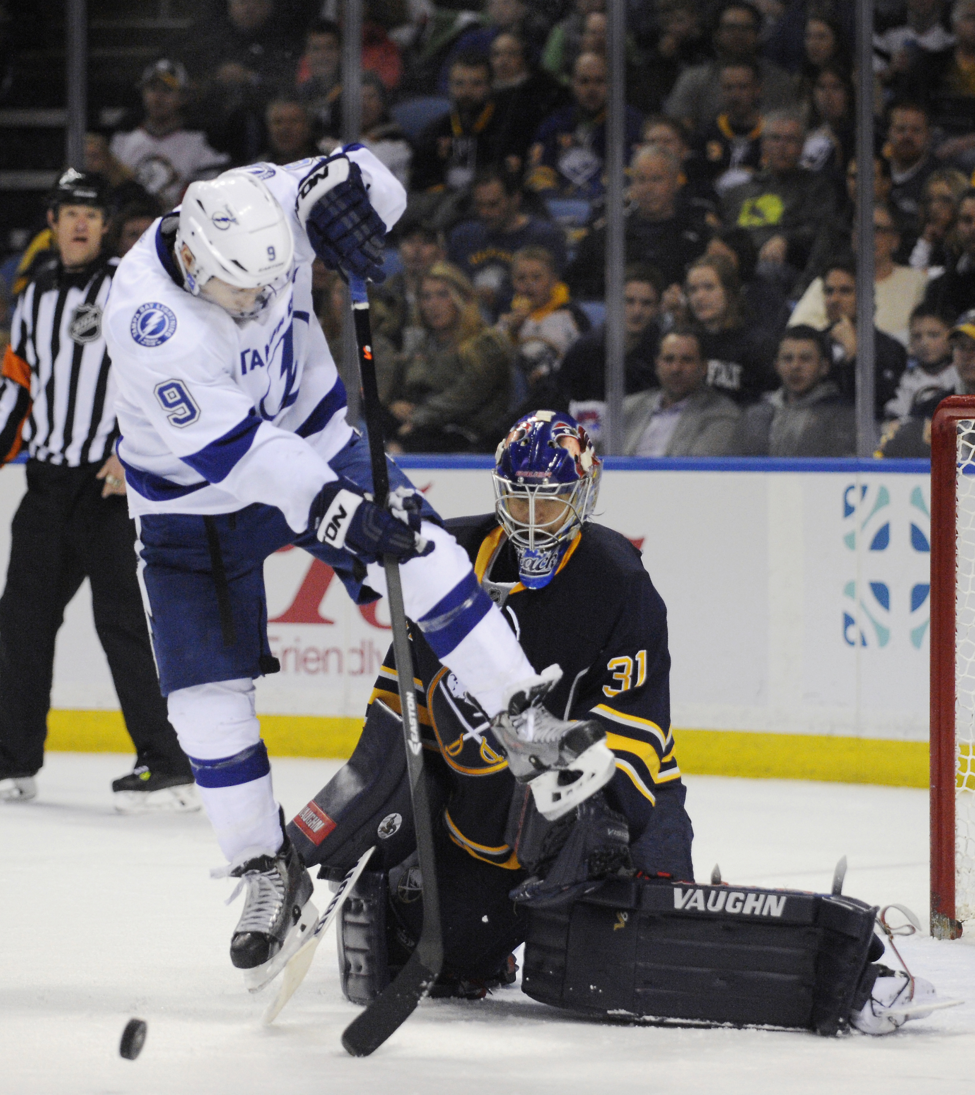 Stamkos lifts Lightning past Sabres 4-3 in OT