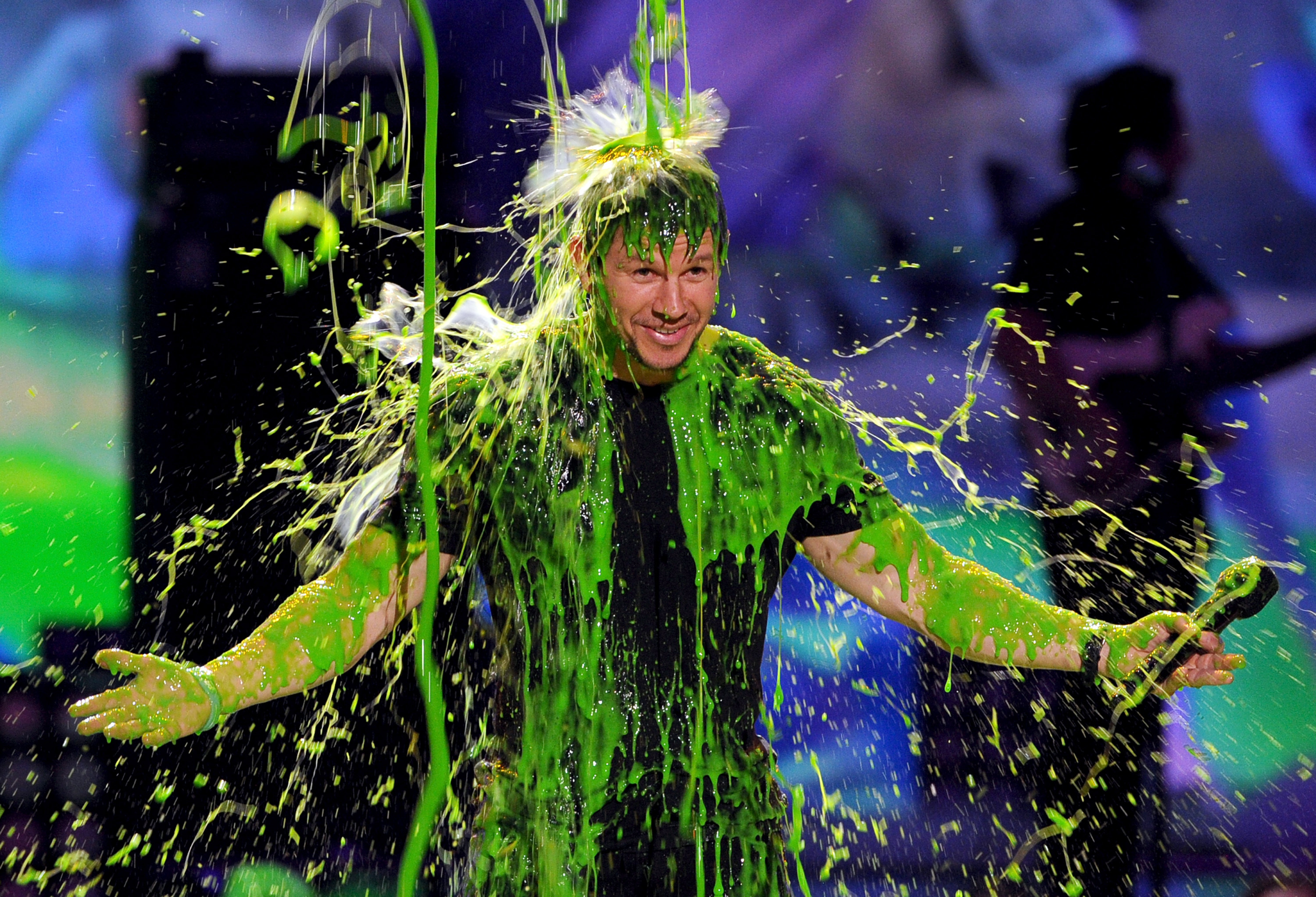Jennifer Lawrence, Robert Downey Jr., One Direction, Sam & Cat, Selena Gomez, Kevin Hart, Patrick Star, Dwight Howard and More Win Top Honors at Nickelodeon's 27th Annual Kids' Choice Awards
