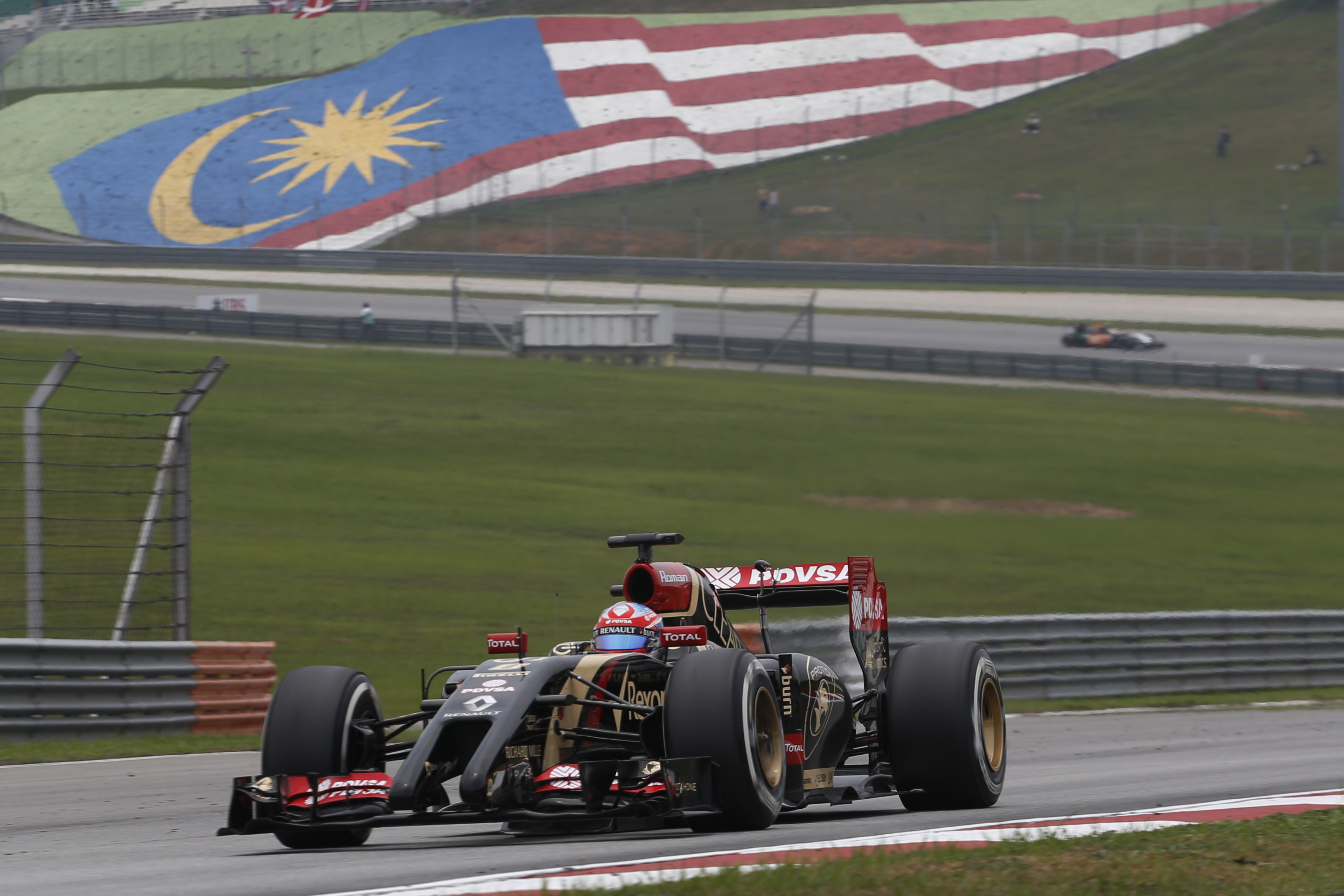 Lotus re-emerges as F1 points contender