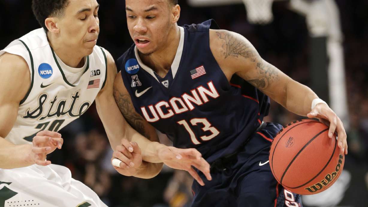 UConn upsets Michigan St 60-54, back to Final Four