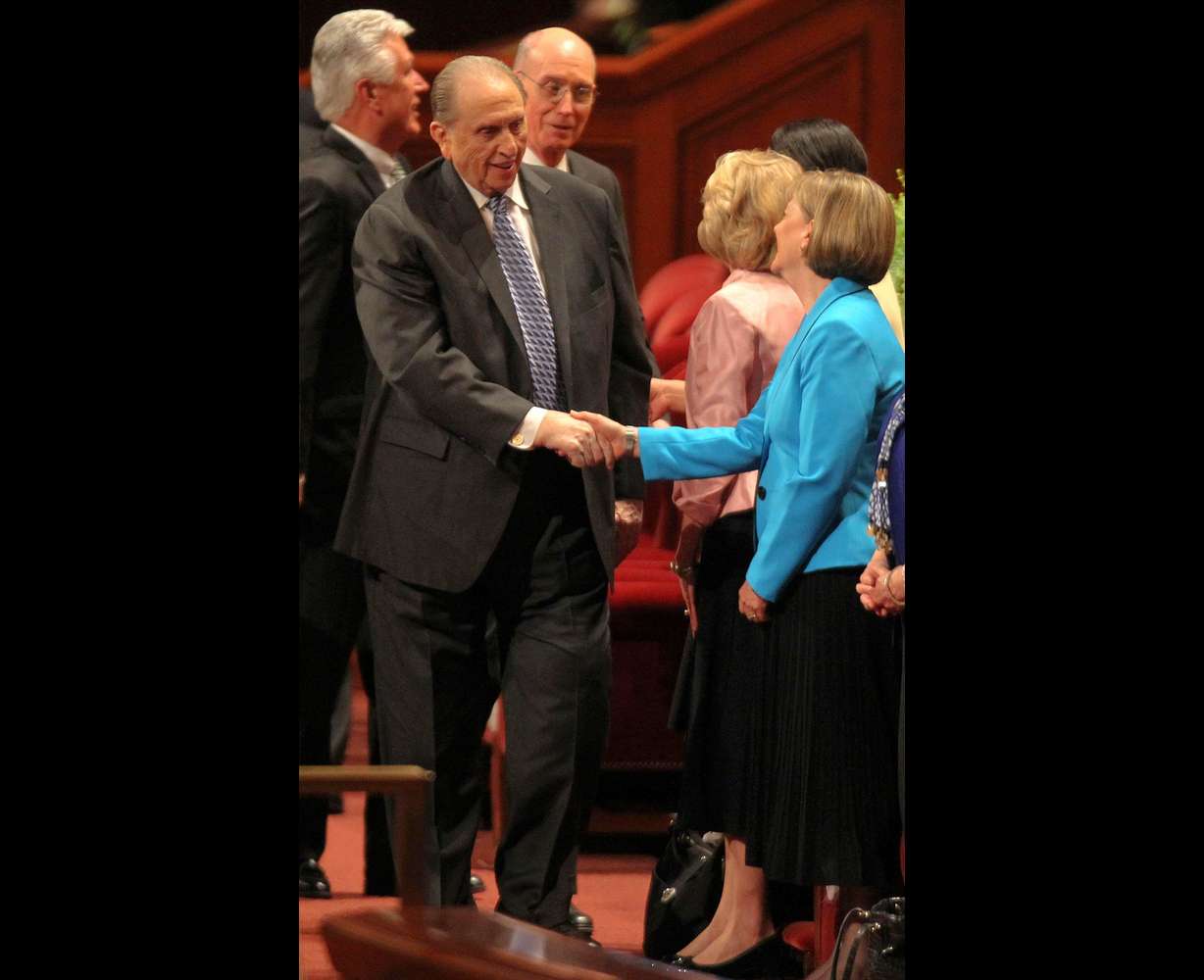 Mujeres SUD de todas las edades participan de una reunión histórica