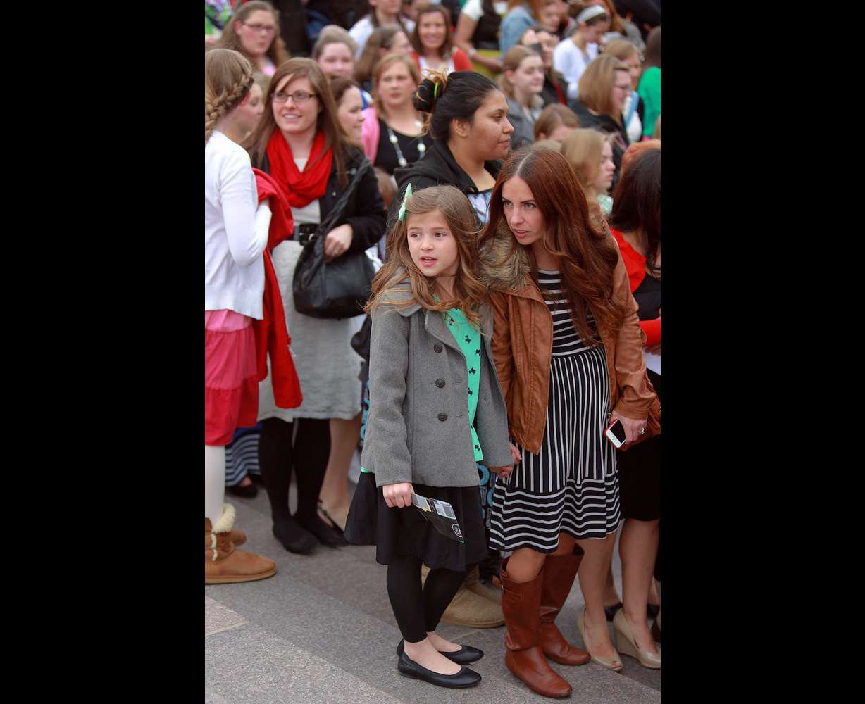Mujeres SUD de todas las edades participan de una reunión histórica