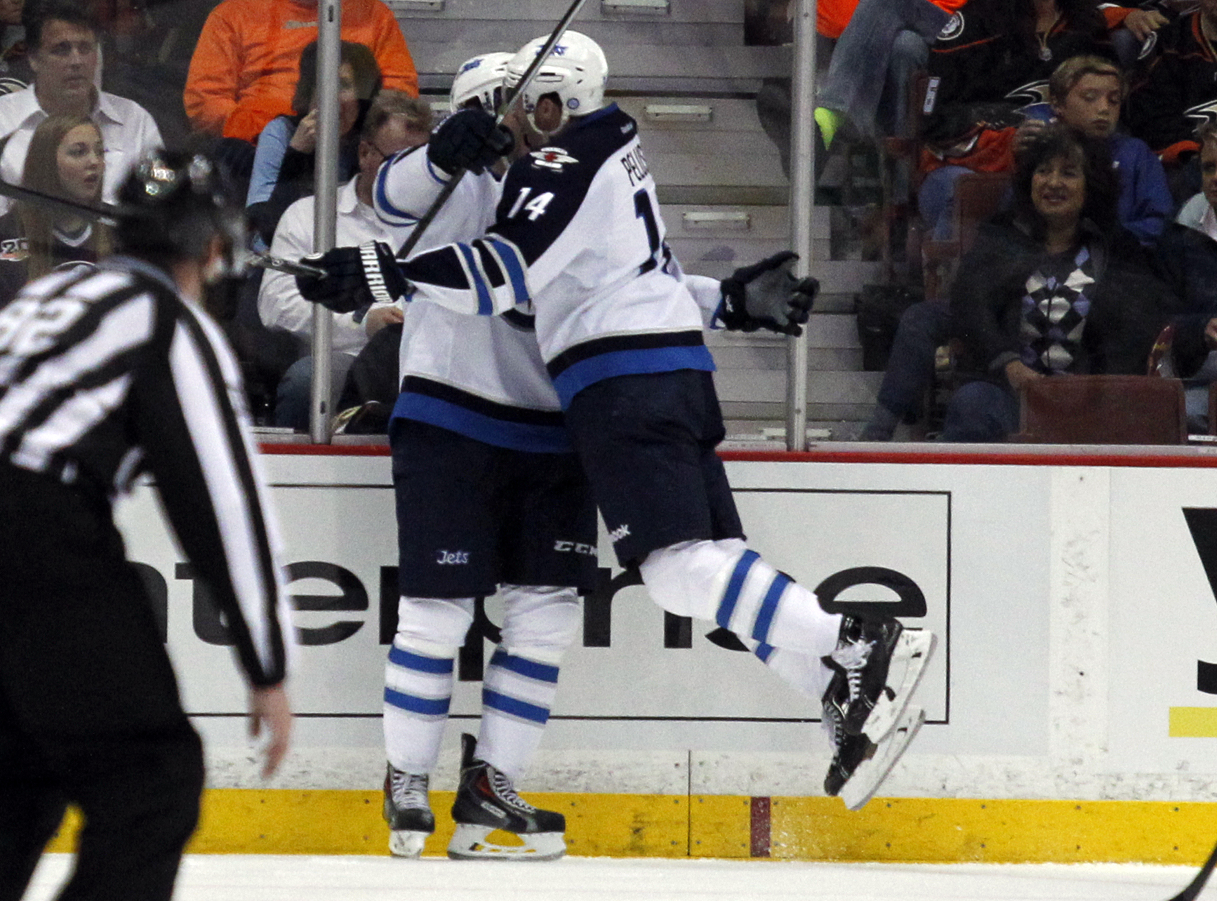 Robidas' OT lifts Ducks over Jets 5-4