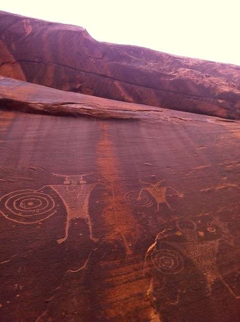 Petrogylphs in Left hand canyon (Photo: Amber Linebaugh,
www.globecandy.com)