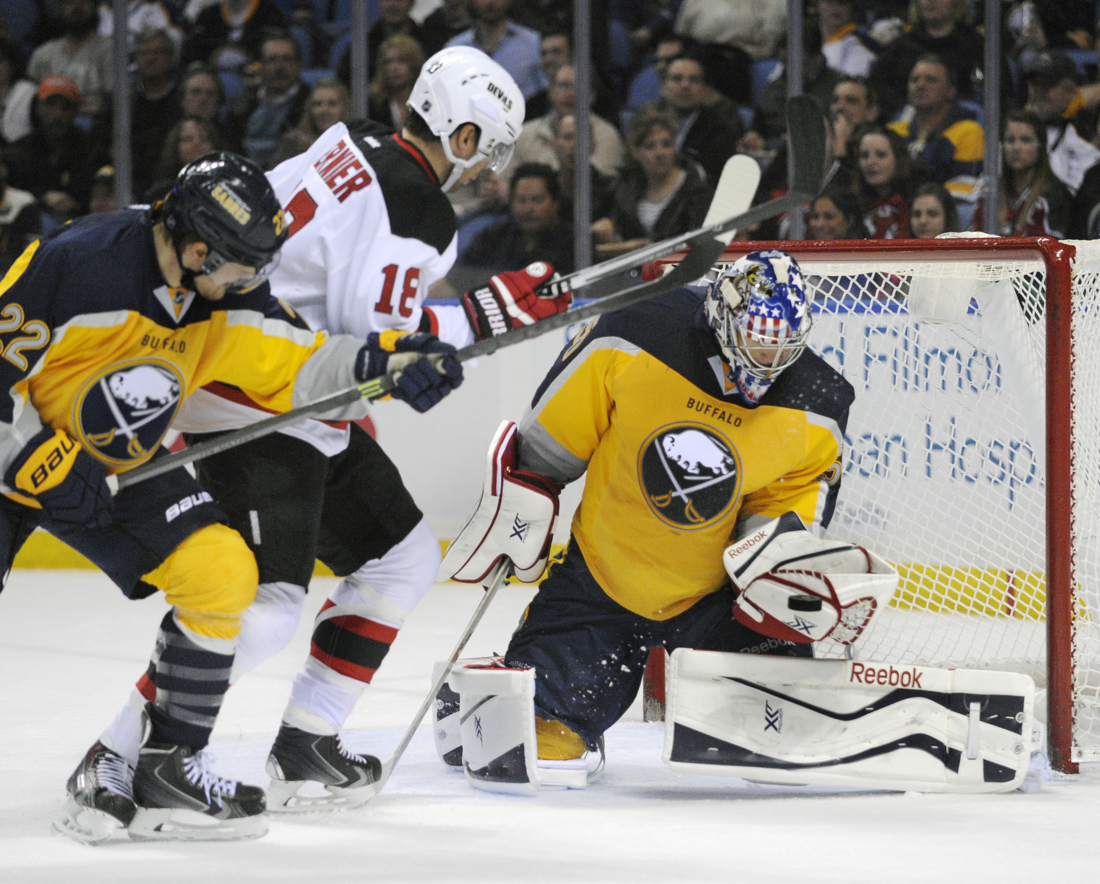 Ennis, Leino lead Sabres to 3-2 win over Devils