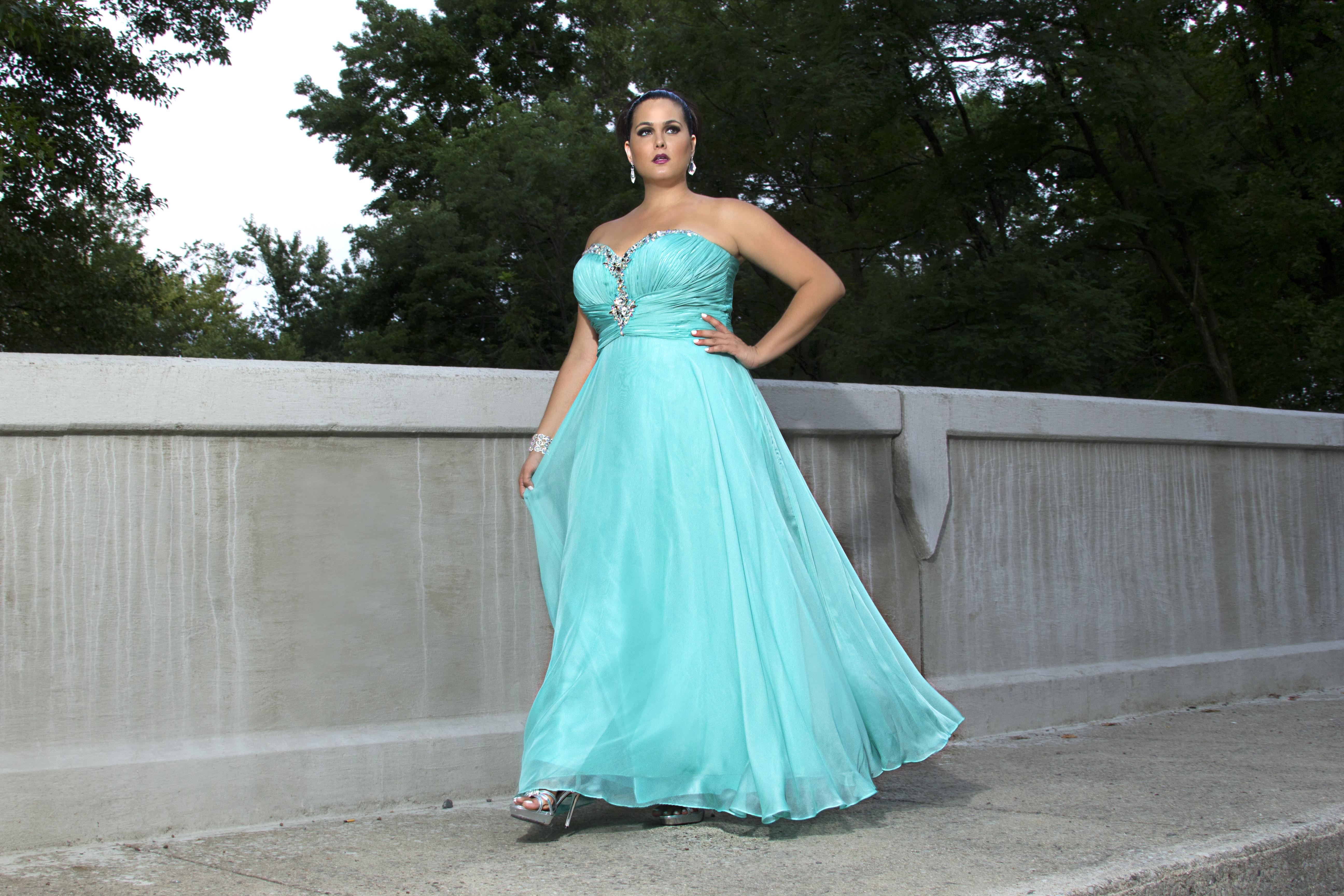 Prom dress shopping perilous for plus-size girls