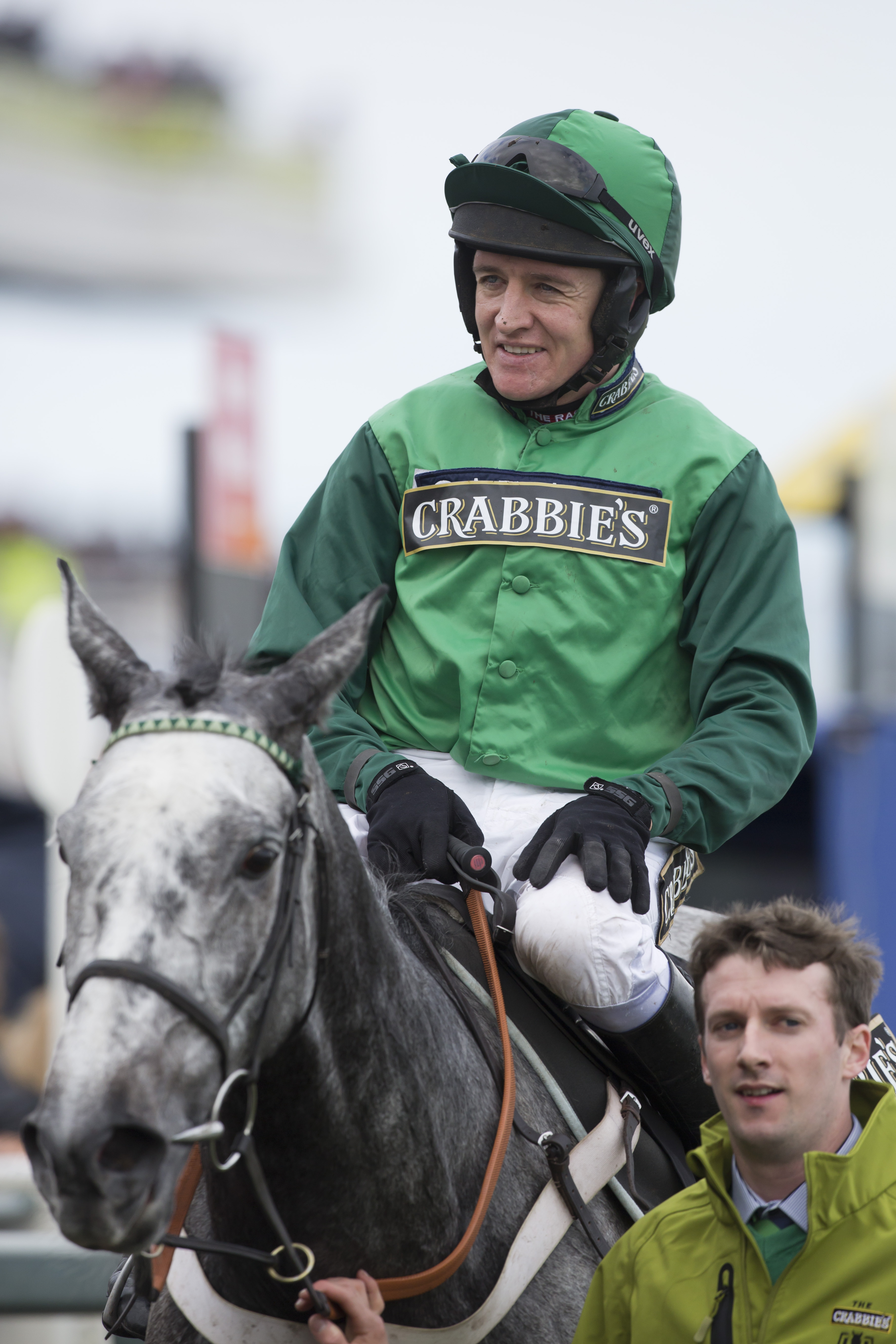 4 jockeys hurt in falls on Grand National fences