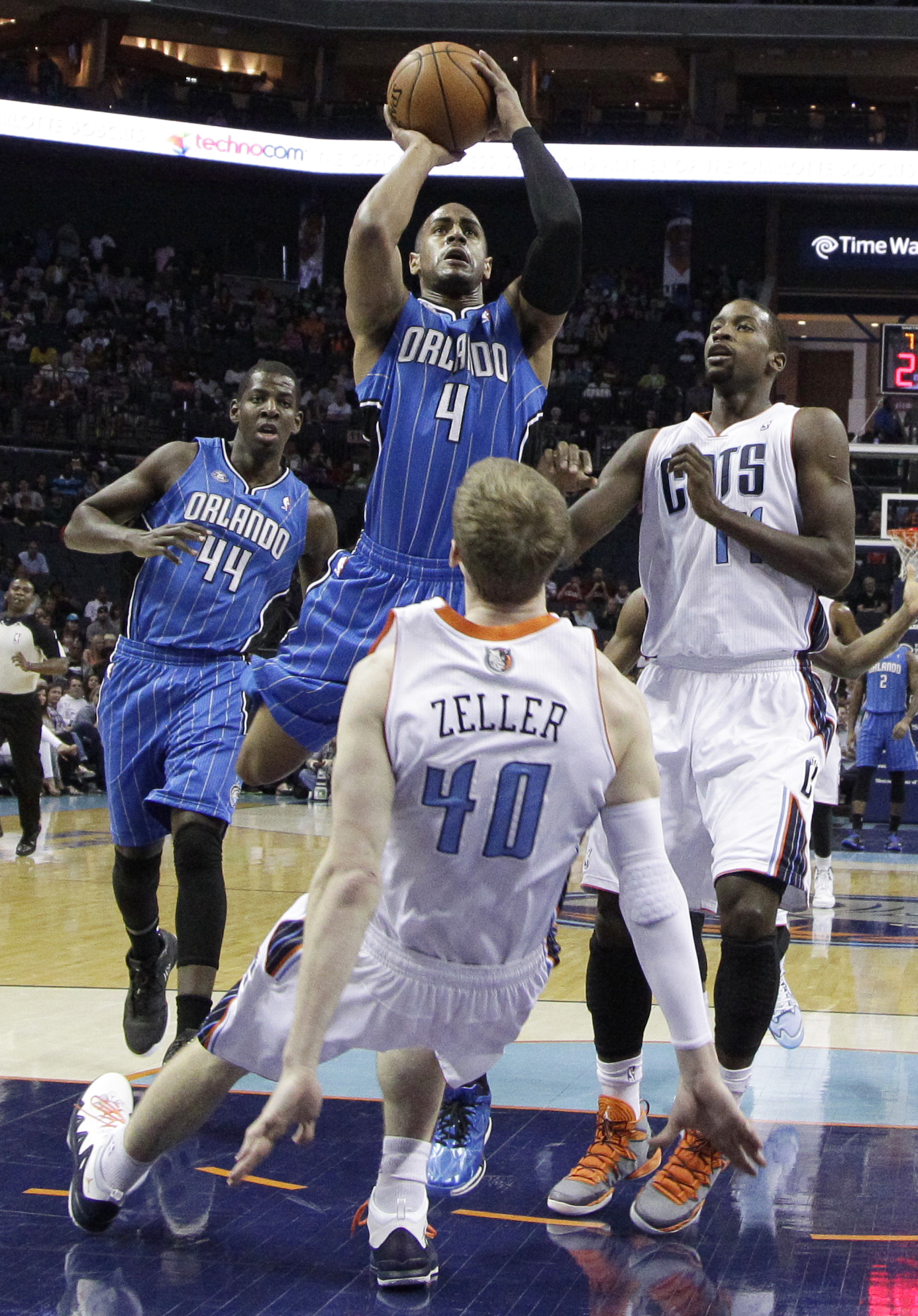 Bobcats hold off Magic, get back to .500
