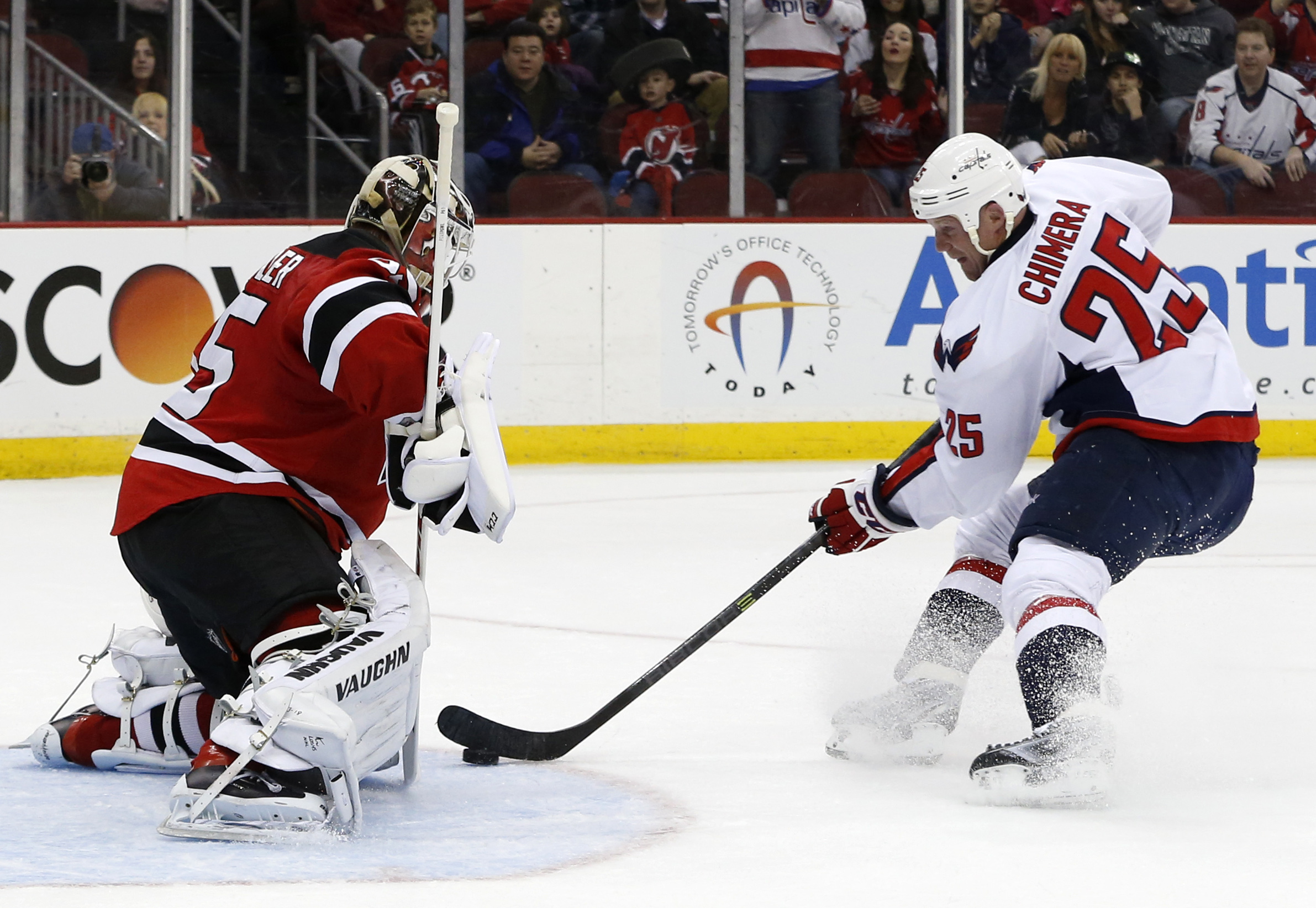 Carter's late goal lifts Devils past Capitals