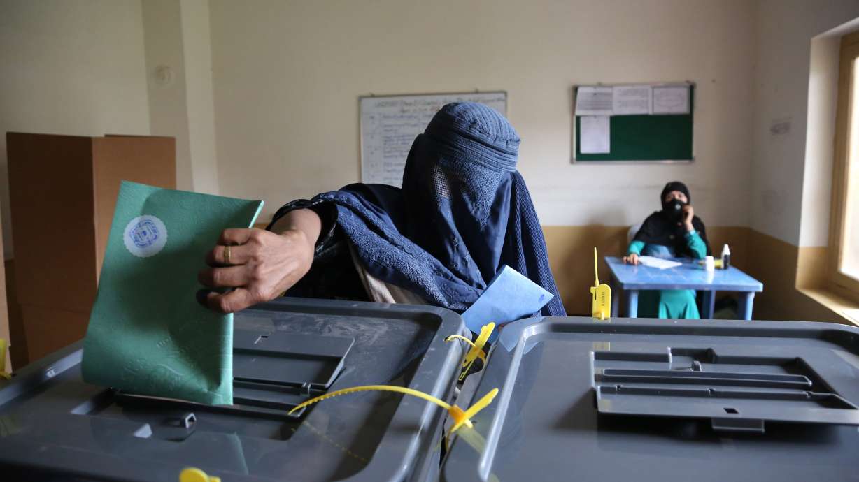 Afghans defy Taliban threat to vote in droves