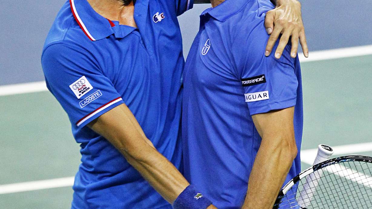 Germany leads 2-1 after France wins doubles