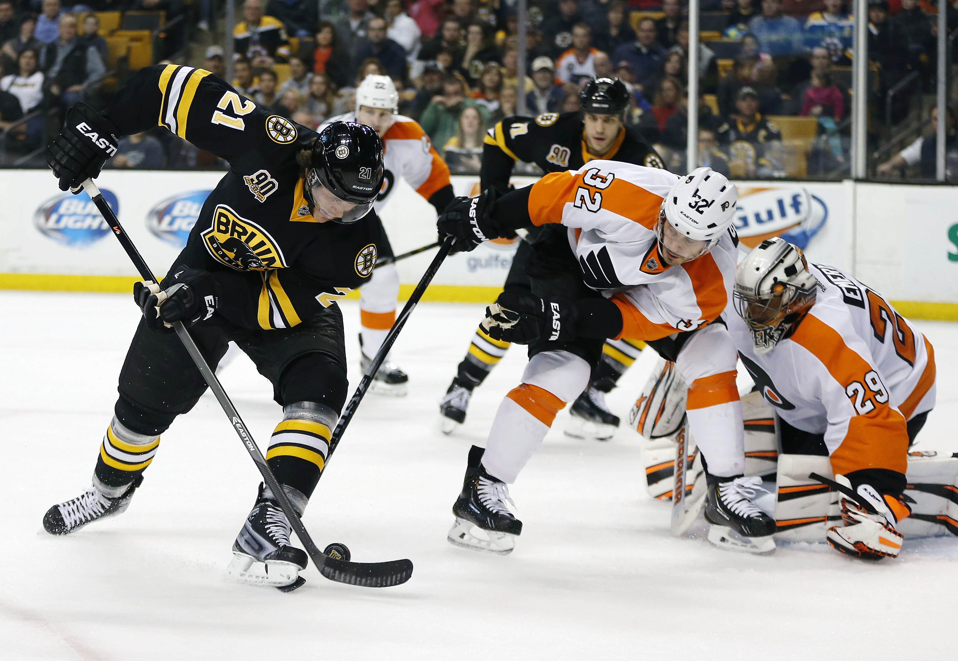 Bruins clinch top spot in East with 5-2 win
