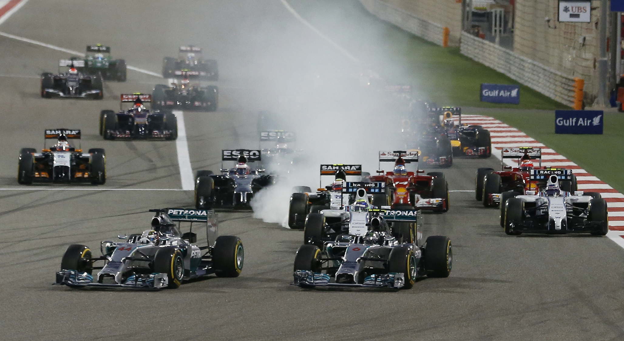 Hamilton edges Rosberg to win Bahrain GP