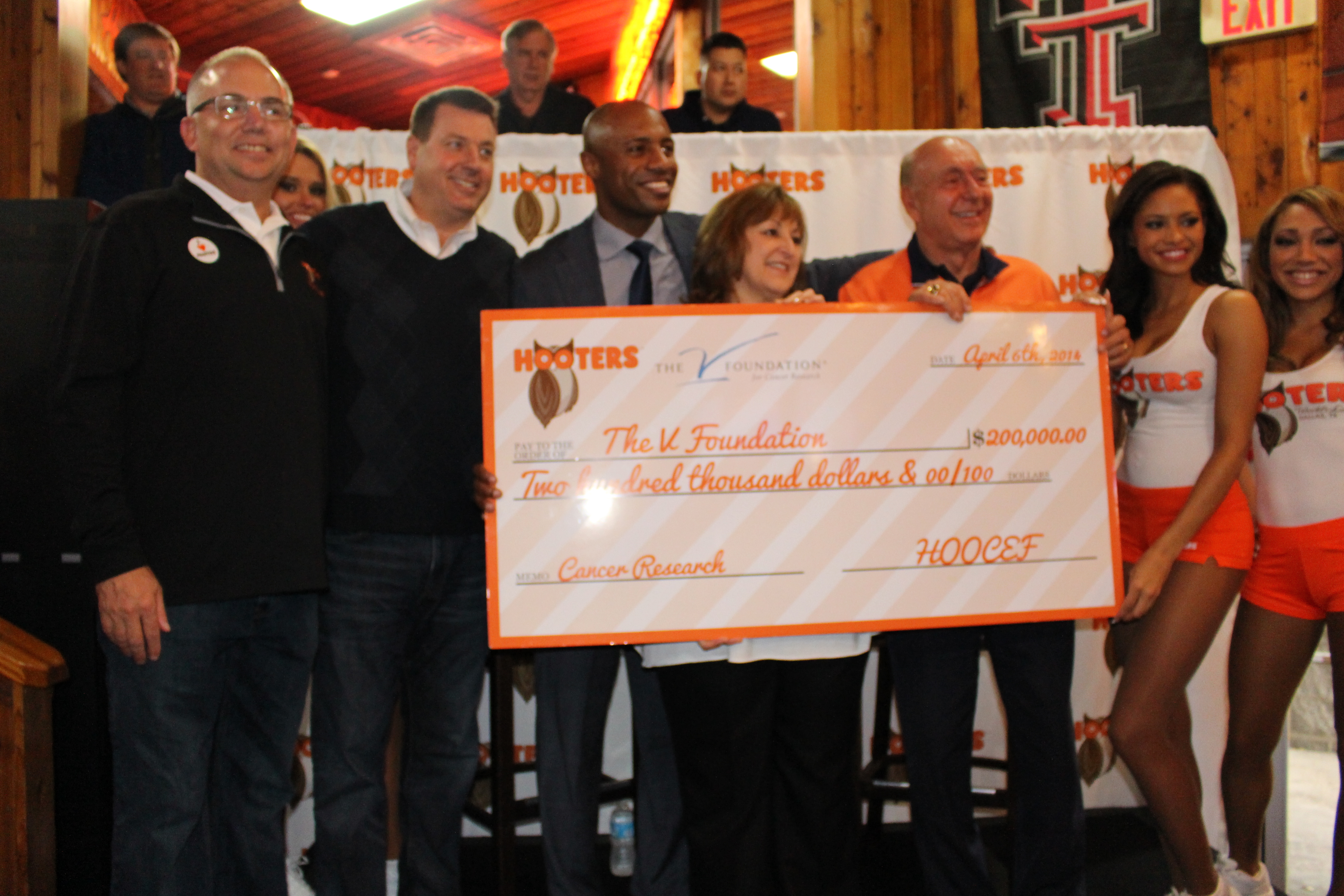 Hooters Donates $200,000 to The V Foundation for Cancer Research