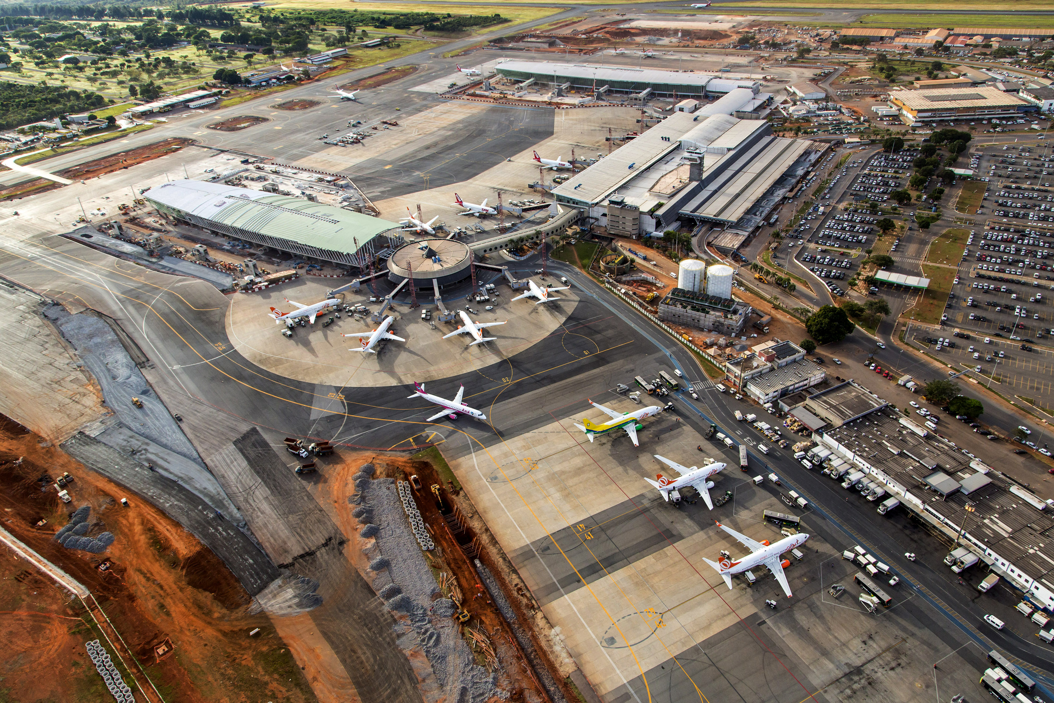 Experts: Too late to finish World Cup airports