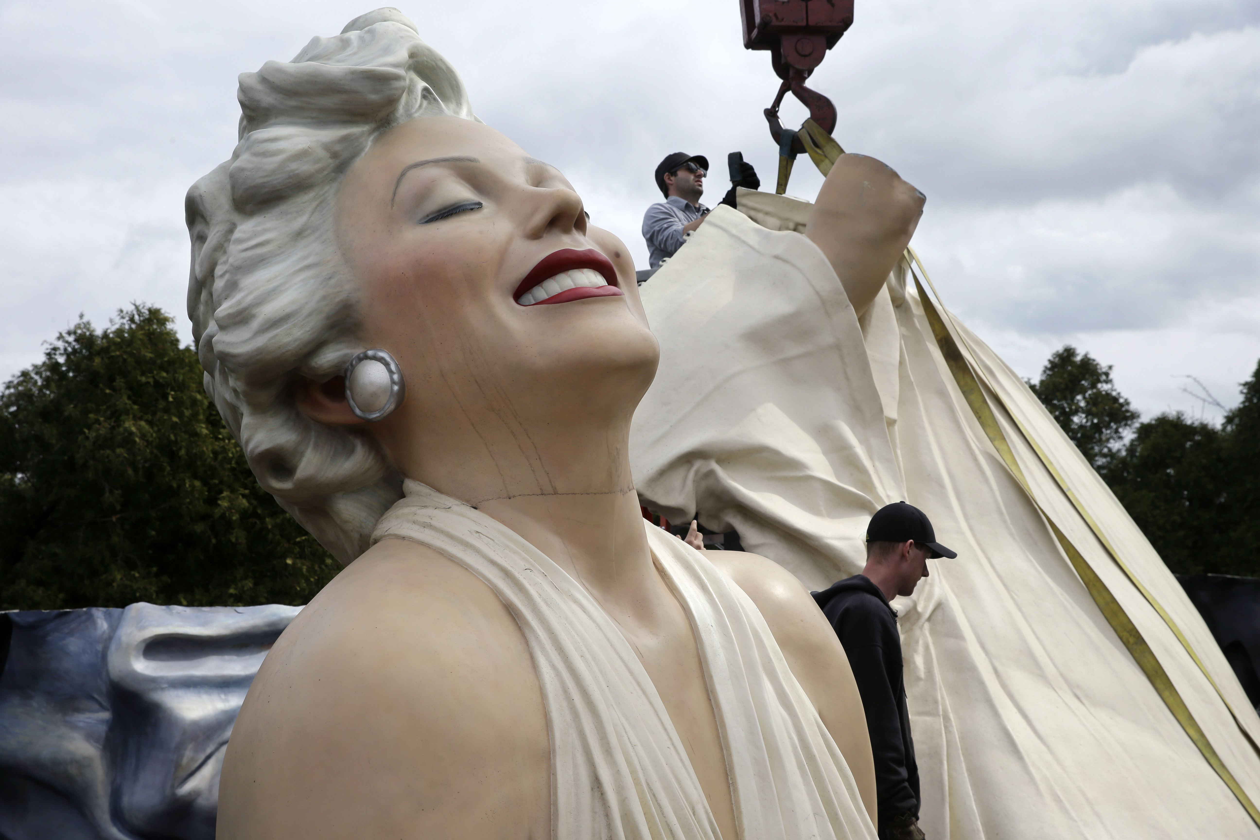 Giant Marilyn Monroe arrives at temporary new home