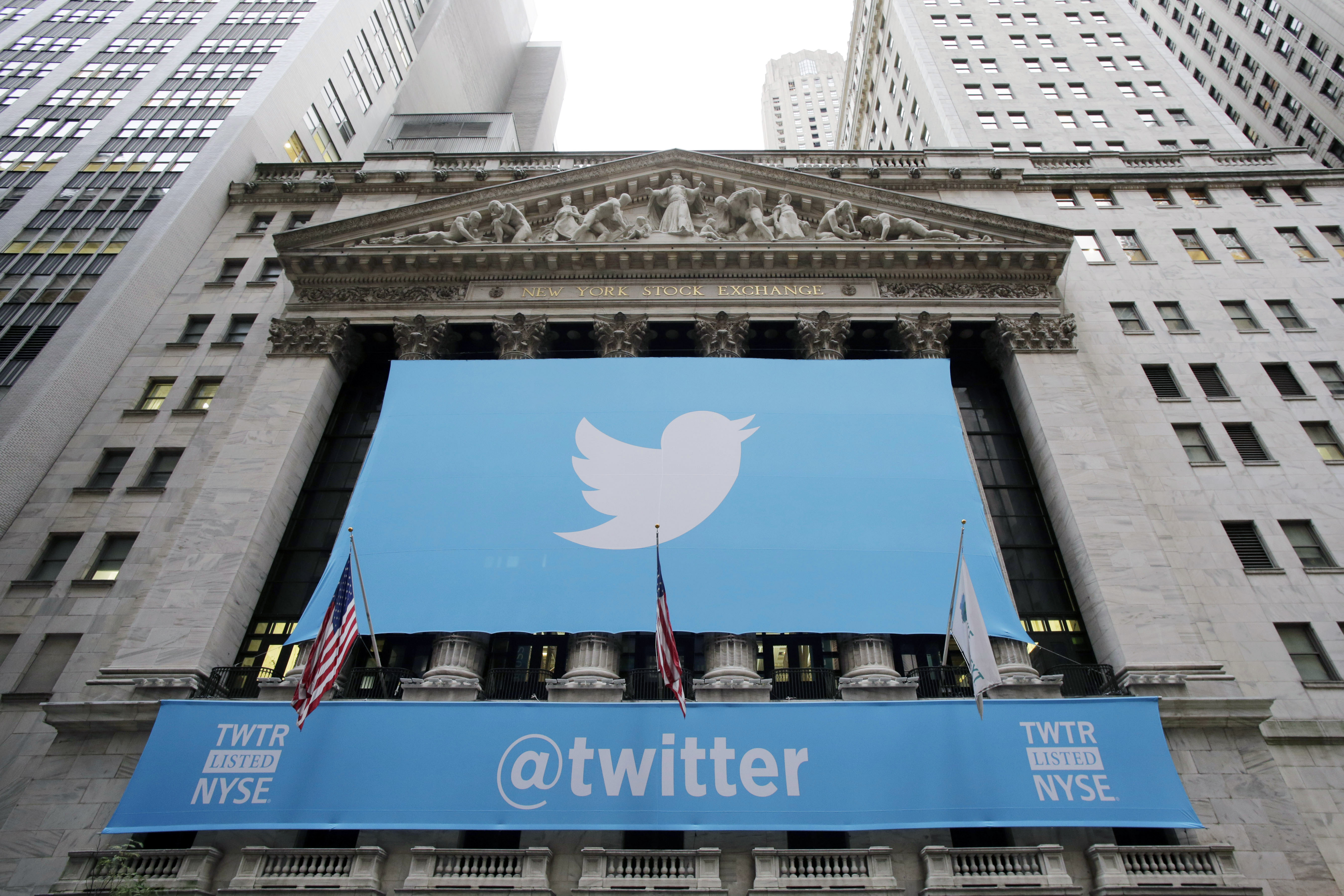 Twitter tweaks website to attract new users
