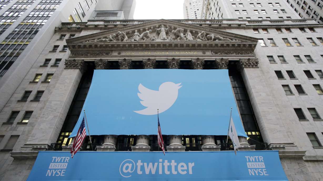 Twitter tweaks website to attract new users