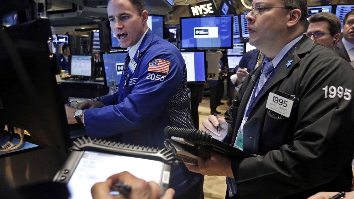 Stocks advance on Fed minutes, US earnings