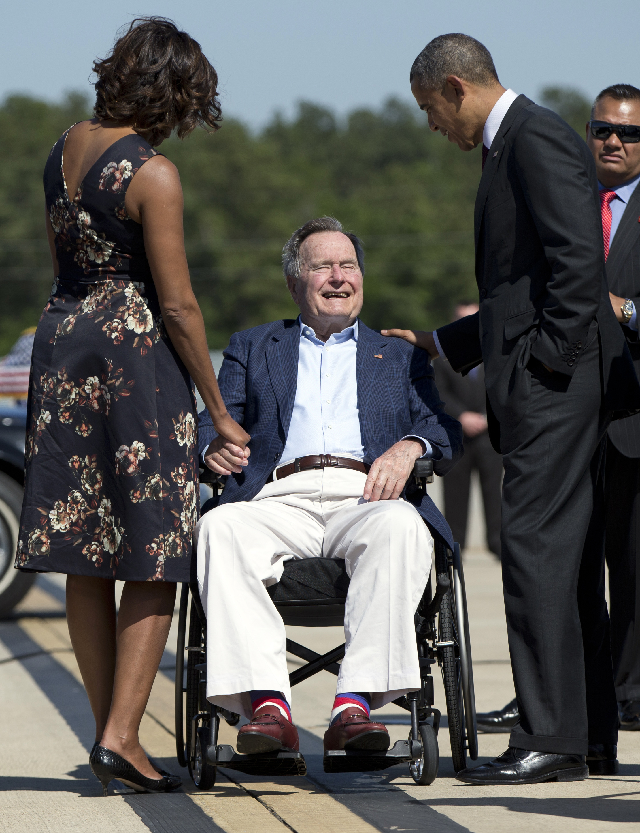 George H.W. Bush greets Obama in Houston