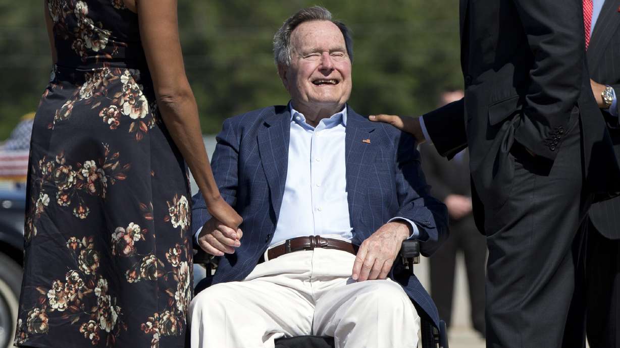 George H.W. Bush greets Obama in Houston