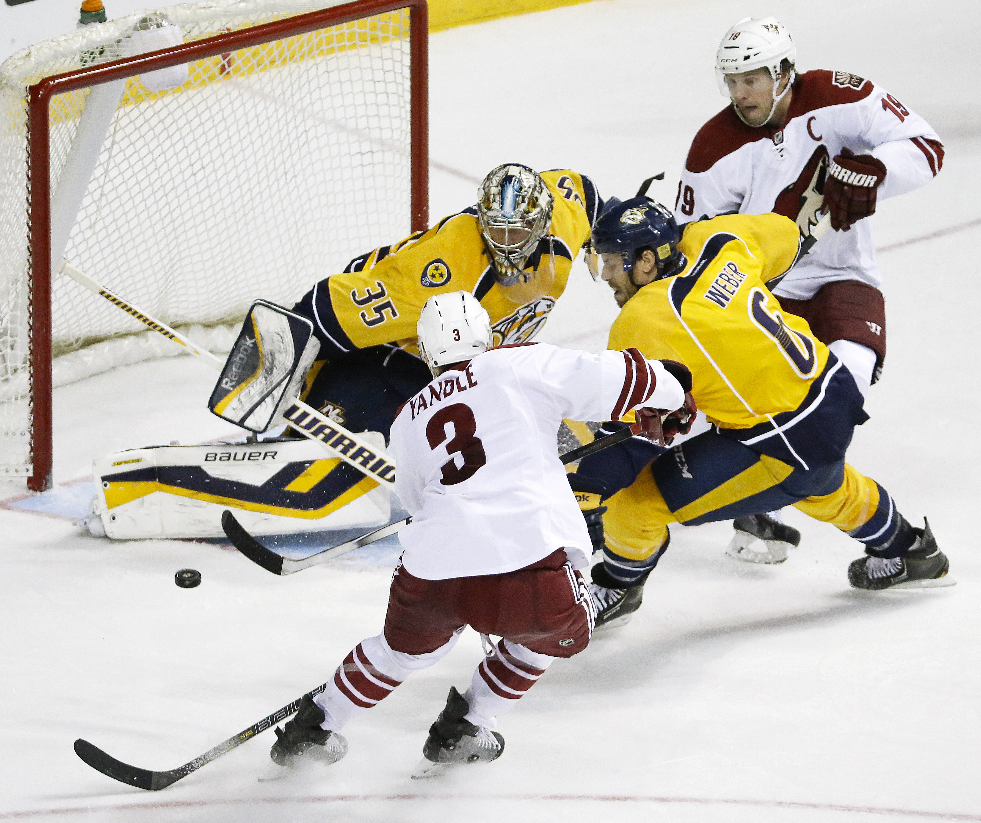 Rinne stops 29 shots as Predators beat Coyotes 2-0
